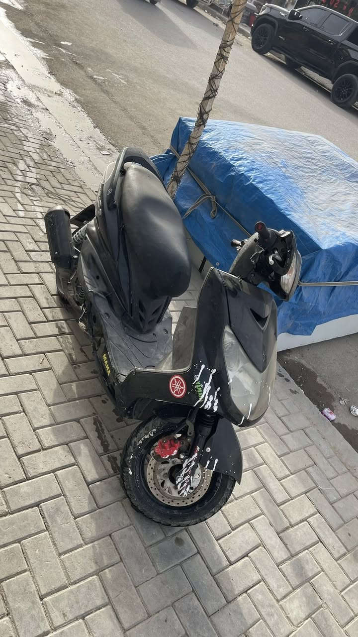 دراجه سكنس يوماها فحل كابريتر الدراجه كلش حلوه وكلها شغاله نكره سلف كهربائيات كلها شغاله 
الدراجه مجفته جديد وعله ايدنه 
شلعه معدل تخبل ومابيها كل نقص ومثل ماشوفوها كدامكم انكر واطلع 
المكان بغداد الشعب 
السعر 350 الف 
الشراي يتصل بلرقم كبل ***********
