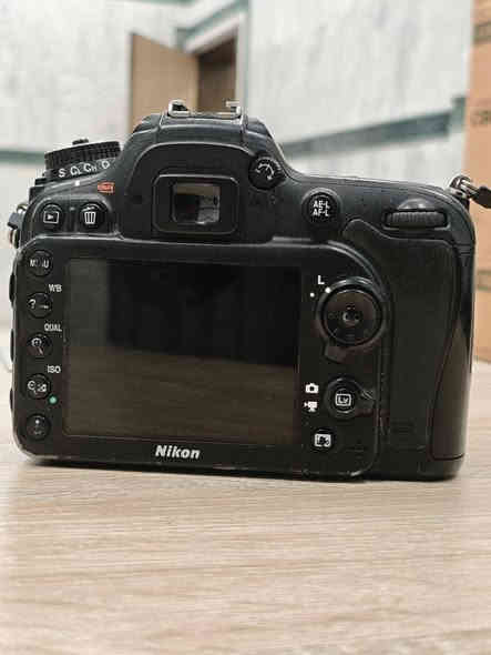 كامره نيكون 7100
ملحقاته 
بدي 
عدسه 18.105 الاصلية
شاحنه 
بطارية 
حزام كتف 
درع حماية 
كارتونه 
التوصيل مجاني 
للإستفسار والاتصال 
***********

