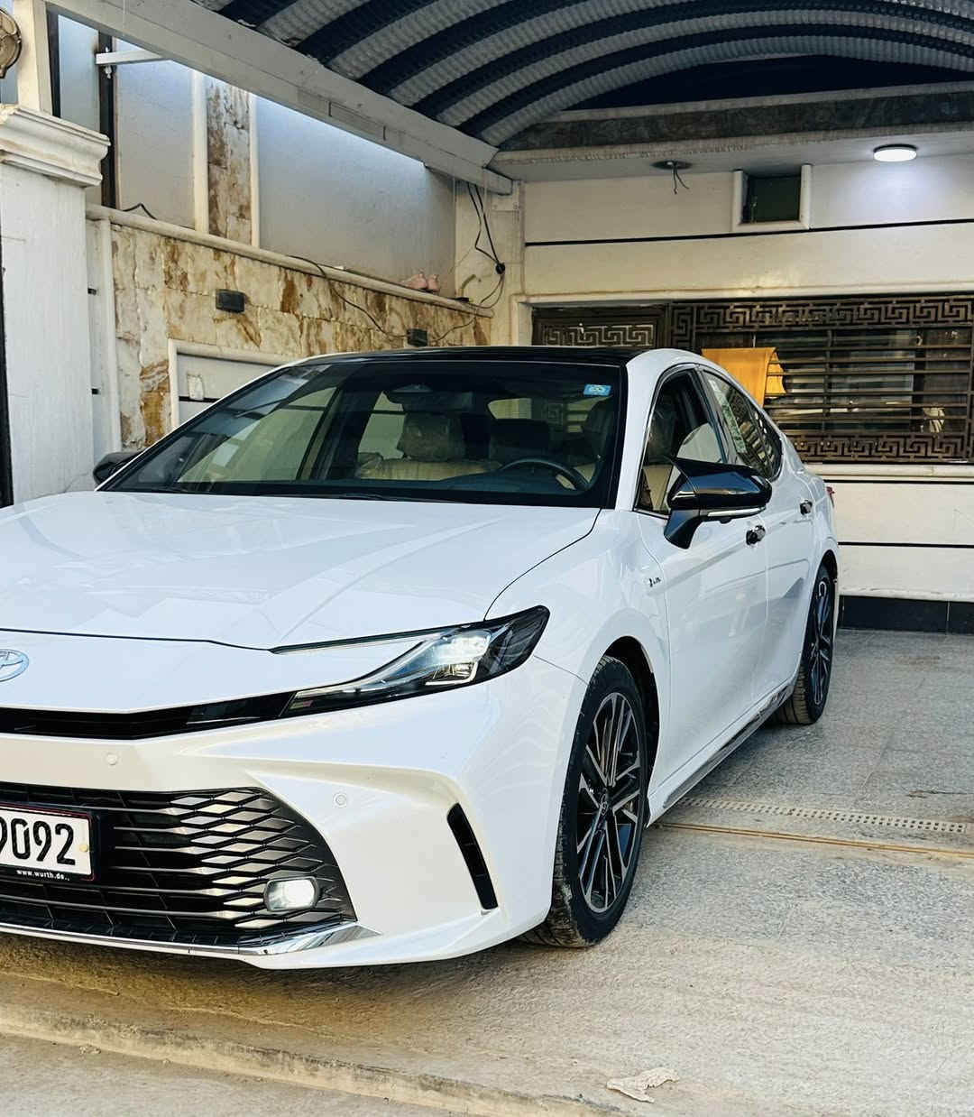 السلام عليكم
كامري موديل 2025 لمتدد اعلى فئه مكفوله من الصبغ والضربه والتبديل فقط بارد بالجاملغ الخلفي ع كد اربع اصابع وسونارها موجود بالمنشور 
رقم بغداد الجديد باسمي 
مكان السياره بغداد / حي الاعلام 
السعر ٣٤٥٠٠ $ يعني ٣٤٥  ورقه  وبيها مجال 
للاستفسار ***********
