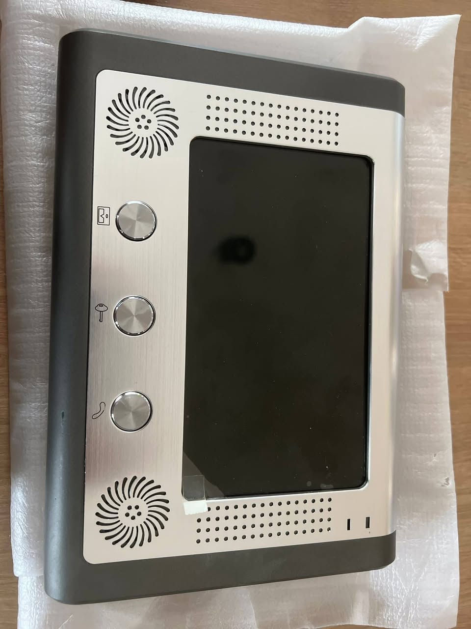 نظام اتصال داخلي مرئي للباب (Video Door Phone)، ويُستخدم لمشاهدة الزوار


**إذا كنت صاحب هذا الإعلان وتريد حذفه لأي سبب، رجاءا أرسل رسالة إلى الدعم الفني**