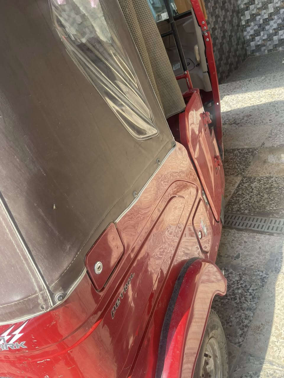 سلام عليكم
تكتك البيع موديل ٢٢ 
ب٩ وبيهه مجال بصيط  ***********
