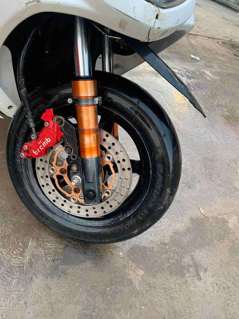 السلام عليكم سكنس فحل نوزل طلاعات
كهربائيات كلللهة شغال 
صالنصة بوري عدل 
كلجات رياضي امامي خلفي اصلي هاون 
صدر مشمشي اصلي وفج وصينية بربمو 
قطرة اكسل وقاعدة رقم اصليات 
دراجة سعره 750 مكاني بغداد حي اور او مدينة ***********رقمي
