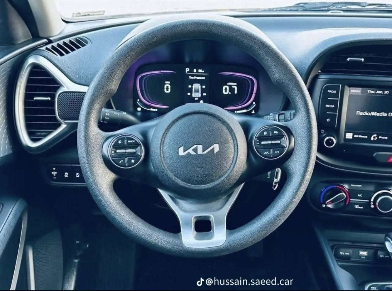 كيا صول 2023 وارد امريكي
 رقم بغداد انكليزي  باسمي شخصيا
برغي مبيها نقص 
اللون  فيلي 
صور الحادث  مرفقه في المنشور 
والباقي مكفوله 
المواصفات
ايرباك ستيرن وبردة طاك
محرك( 2000 )دوش 
ماشية 65  ميل
حجر بيئة اصلي 
رادار امامي او خلفي او جانبي
شاشه كبيرة 
وضعيه قياده. سبورت وعادي 
فول تحكم ستيرن  
كاميرا دوارة   
كتلوكات شركة
سبير جديد منازل 
السيارة جديدة جدا جاهزة وكاملة 
العنوان : بغداد بلديات شارع شبكه الكهرباء شارع الشريط 
السعر :135
رقم الهاتف ***********
