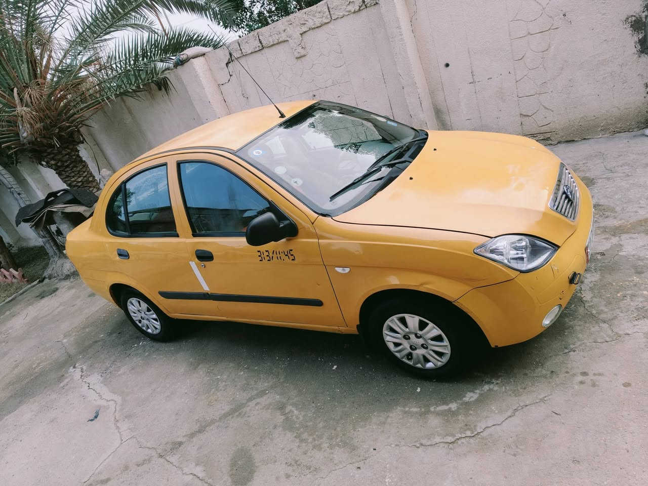 السلام عليكم طيبه 2015 مكينه وكير جدد حداديه وتخم تاير جدد مصفره هيئه وغرامات السياره كفاله من الضربه تبريد شغال بس يحتاج غاز سنويه لل2028 عنواني كربلاء الحر السواده السعر 34 رقمي ***********
