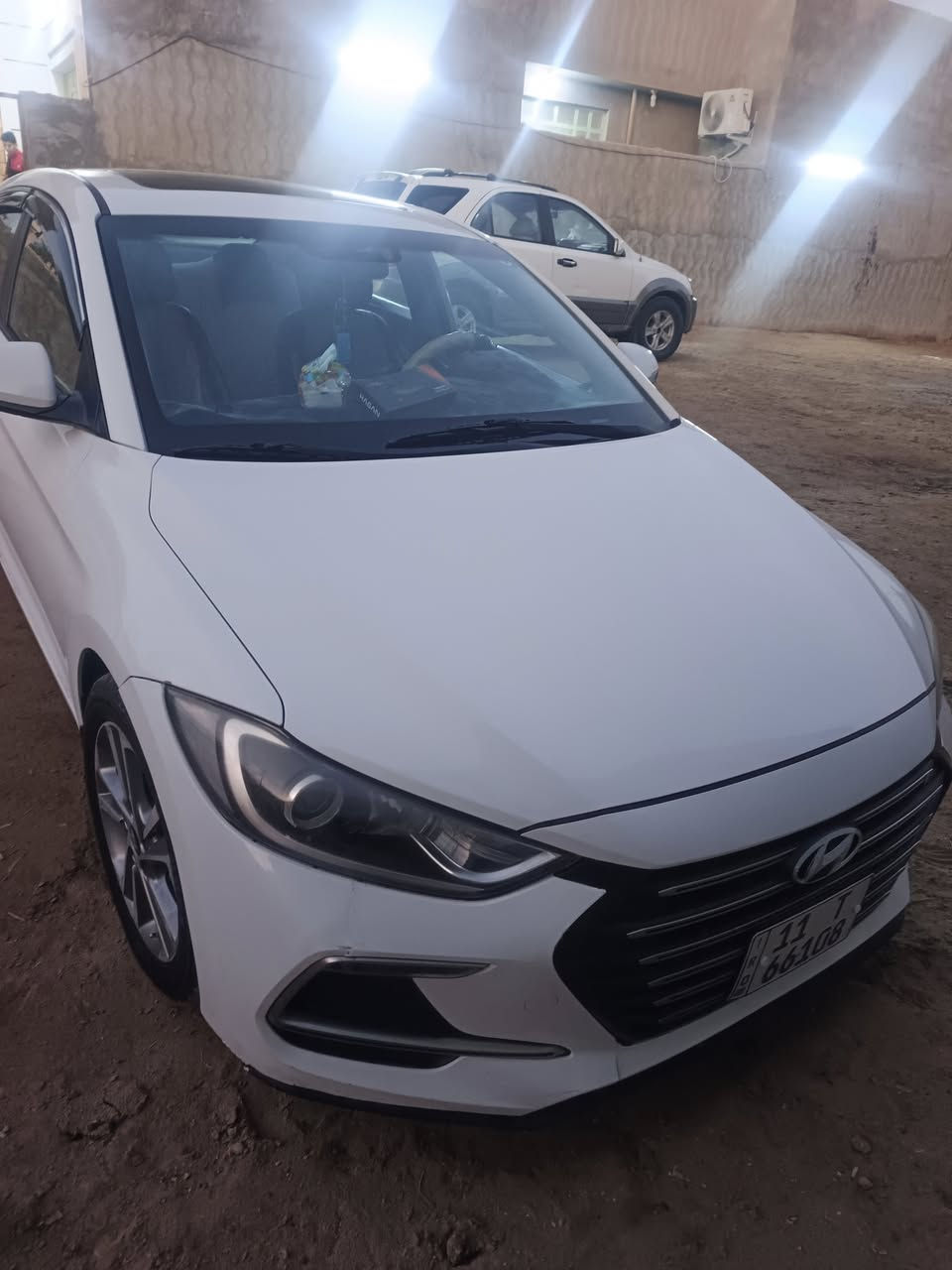 سلام وعليكم النترا موديل 18سوبر  بيه اربع اصابع صبغ كلش قليل والباقي مكفول فوول ماعدا البصمه  السعر 163 وبيه مجال قليل رقم *********** مكاني ابو غريب السياره ماشية 11100
