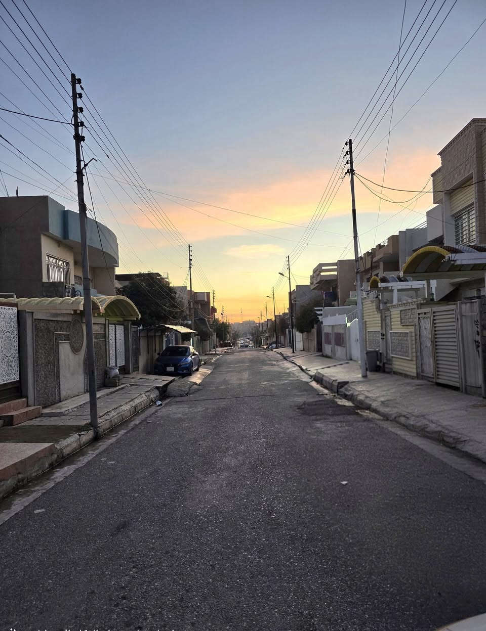 ارض للبيع في حي الجامعة المساحة 187 م الواجهة 10 م اتجاه شروق تام .
***********
***********
عقارات الصفوة حي المصارف قرب جامع سعدي مهدي
