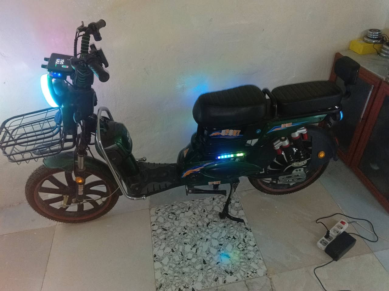 للبيع بسكليت كهربا كلشي نضيف صار فترا ما مستعمل سعر 450 ومجال ***********
