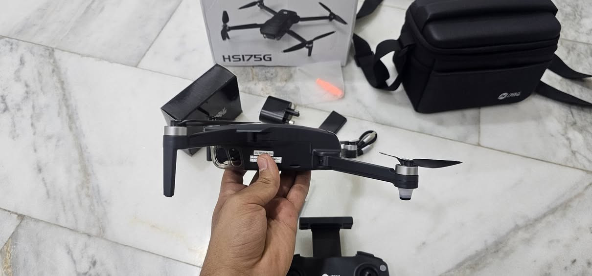 فول مواصفات شنو بالك بيه نضافه 99%100
مانع اهتزاز 
كامرع 4k حقيقيي حته تلفون يقره 4k 
بطاريه حجم كبير 
راس شحن  شركه 
كيبلين شحن اصلي مال شركه 
تخم ريش 8 احتياط
نضام GPS  عوده ذاتيه تربط مع قمر صناعي 
جوست بوحده بي مواصفات
 شاشه 
جوست شحن  وبي هواي اشياء  
حقيبه اصليه درجه اولى يعني الدرون شويه وتوصل bji 
الخ... بيه هواي اشياء ابحث عنه وعن سعره تعال قيم وخذ 
جماعه 100 مو الكم المنشور  
هذا رقمي***********
