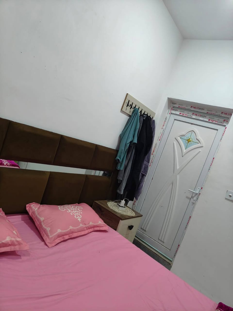 غرفه نوم للبيع سعر مليون ونص وبيها مجال الاستفسار التواصل او اتصال على هذا الرقم ***********
