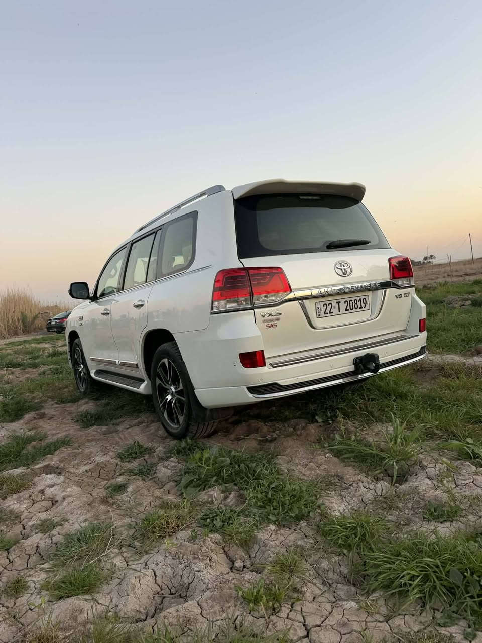 سلام عليكم 
لاندكروز 2016 (VXS) فول مواصفات الأخير 
سيارة جديدة بمعنى الكلمة وكلشي اكو بسوك 
محرك 5700 مواصفات لكزس غني عن التعريف
السعر 485 بيه مجال الشراي ويدلل مال جناي 
سيارة مكفوله كفاله عامه من كلشي عله ايدي 
اخوان جنايه يعرفون قيمت هاي سيارة 
رقم اربيل بسمي شخصيأ سنويه 30 تحويل تريد وكاله
جكات مفوله مواصفات مايحتاج أذكر جنايه يعرفون 
مكاني بابل *********** الاستفسار 👍
