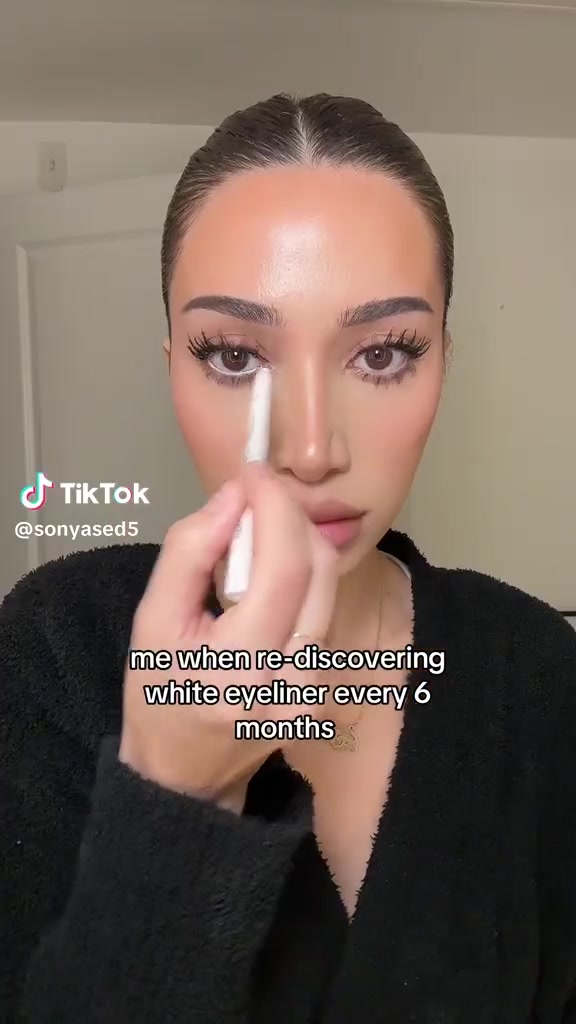 كحل أبيض شيكلام (SHEGLAM) هو كحل عين مشهور ويستخدم كثيرًا لإعطاء لمسة مشرقة وناعمة للعين 🤍
مميزاته:
لونه أبيض واضح ونظيف
قوامه ناعم وسهل التطبيق
يفتح العين ويجعلها تبدو أوسع
مناسب للاستخدام داخل العين أو كلمسة إضاءة
ثابت لفترة جيدة وما يسبب تلطخ بسرعة
استخداماته:
داخل خط الماء لتوسيع العين
تحت الحاجب أو عند مدمع العين للإضاءة
مع مكياج ناعم أو يومي

كحل أبيض شيكلام (SHEGLAM) هو كحل عين مشهور ويستخدم كثيرًا لإعطاء لمسة مشرقة وناعمة للعين 🤍


**إذا كنت صاحب هذا الإعلان وتريد حذفه لأي سبب، رجاءا أرسل رسالة إلى الدعم الفني**