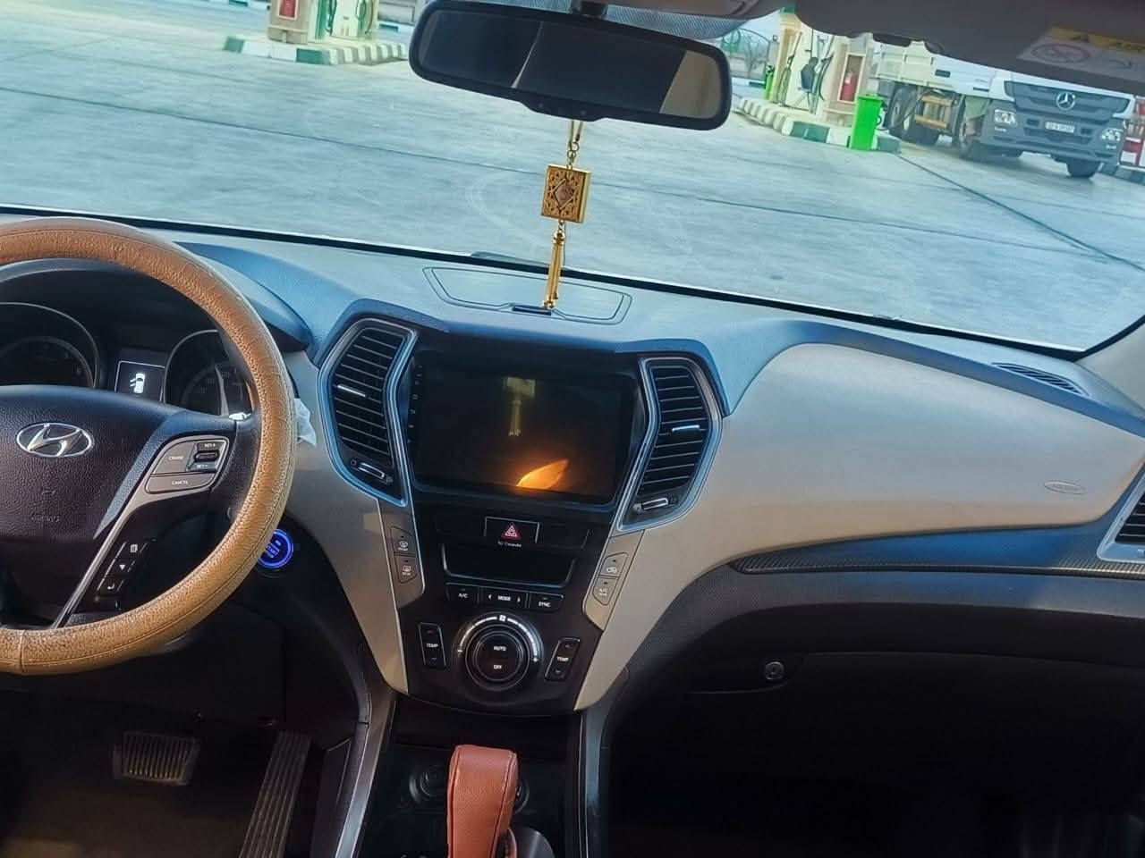 سنتافي خليجي أبيض موديل ١٨ اربعه سلندر رقم أربيل الجديد الدولي بأسم شركه سبعه راكب ثلاث قطع تبريد كامره وحساس كشن كهرباء السائق لد نهاري ماشيه ١١٣ الف حقيقي اصل سويج ومحوله بصمه سياره خير من الله للبيع او مراوس  شاشه وكفاله عدا بارد بالبنيد كد كف  موجوده في ميسان السعر على الرقم ***********
