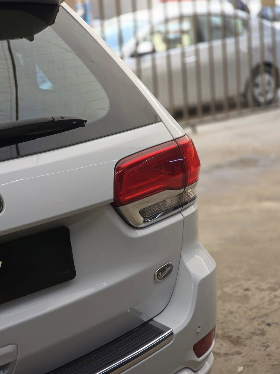 سلام عليكم جيب اوفر لاند فول 1/1
الموديل2018   (خليجي) . وكالت هارلم السياره 

المحرك : V6.  3.6L . 

العداد : 75 الف  كيلو شرط حقيقي . علا ايد وحده 

رقم اربيل  الجديد كامل تحويل ثاني يوم 

مكفوله من صبغ و البارد والتبديل و الفتح و اي ضرر كفاله

سياره  جديده و حلوه استخدام قليل جدا

*داخل بيجي 

* دفع رباعي 4x4 . 

* تحذير الخروج عن المسار ⚠ . 

* تحذير النقطة عمياء ⚠ .

* شاشات خلفية . 

* نظام الاسطفاف الآلي (اوتو بارك) .

* ويل قياس 20 انج .

* سقف بانوراما . . 

* نظام التعليق هوائي (جكات) . 

* ستيرن كهربائي . 

* المصابيح الأمامية زنون .

* كشافات الضباب زنون .     

* تشغيل عن بعد ...

* حفظ وضعيات الجلوس (ميموري) . 

* المقاعد الأمامية تبريد وتدفئة .

* المقاعد الخلفية تدفئة .. 

* سستم صوت هارمون كوردون . 

* حساسات أمامية

* حساسات خلفية . 

* كاميرا خلفية .. . . 

السعر 290ورقه 💲 و بيهه مجال

رقمي ***********
