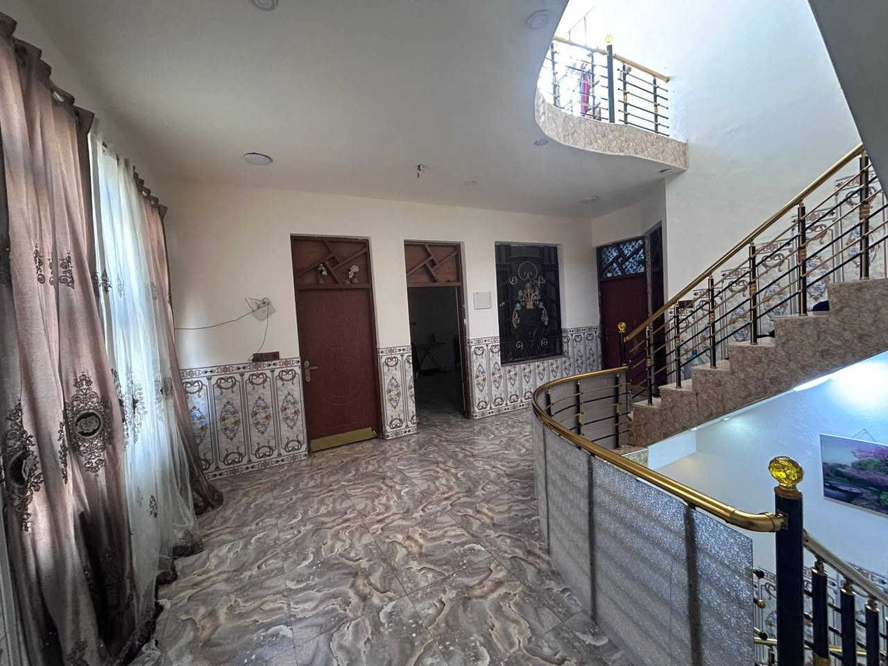 بيت للبيع المساحه 150طابوصرف سكني ركن عله شارع رئيسي قاطين/5غرف+ستقبال+حولي+مطبخ وصحيات ٣/بيتونه جبيره العنوان الدوره منطقه السابعه لبيت وجهه عل سريع قريب عل صيطره مال حشد ***********
