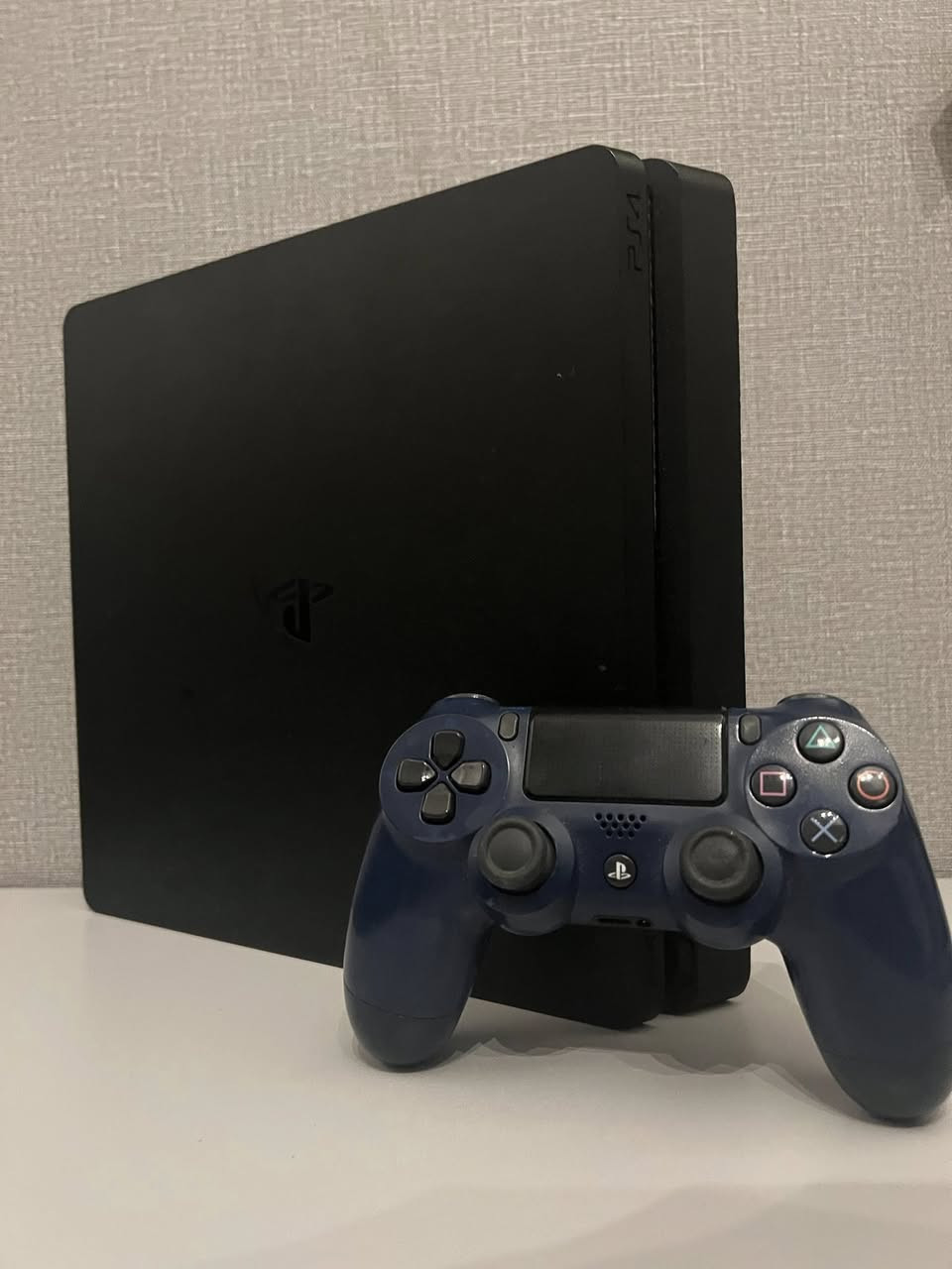 السلام عليكم
بلي فور سلم 

يده اصليه +كيبل شحن + HD + كيبل التشغيل 

ذاكره 1 تيرا

جهاز بحاله الوكاله نضافه عاليه غير مفتوح لوك ستيكر

نضام 12.00

ضمان الفحص امام المندوب

السعر 235 الف 

توصيل جميع المحافضات 5 الاف


**إذا كنت صاحب هذا الإعلان وتريد حذفه لأي سبب، رجاءا أرسل رسالة إلى الدعم الفني**