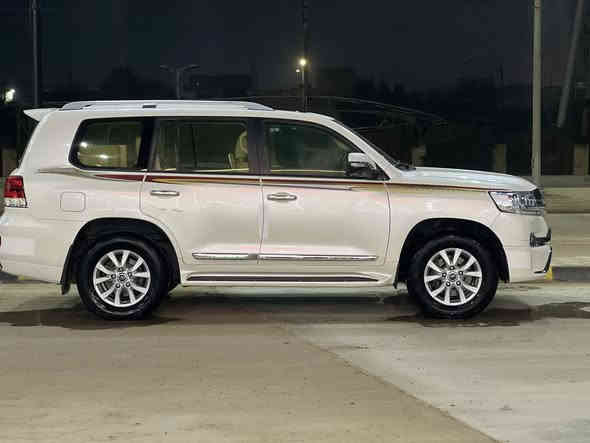 سلام عليكم لاندكروز ٢٠١٦ ساز مكفوله من الصبغ عدا بارد ٦ علما الشريط اليوم شاده السياره بدون شريط يعني مطابع اسلندر رقم سليمانيه بسمي تحويل مواصفات بصمه شاشه اصليه كشنات كهرباء عد د ٢ جلد طفايه ماشيه ١٨٨ الف تخم تاير حداديه السونار موجود السعر ٤٧٠ وبيها مجال العنوان واسط كوت  موبايل ***********
