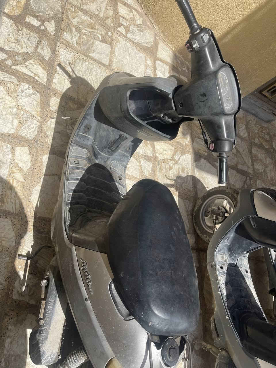 السلام عليكم للبيع بطه حاويه نضيفه حيل كله بلادي شغاله كهربائيات سلف هندر كلشي شغال ما بيها اي نواقص عوزها  بيها شلعه حلوة دراجه قوية غسل لان متروكه مكاني كربلاء حي التحدي مقابيل مستشفى الحجه 
***********
