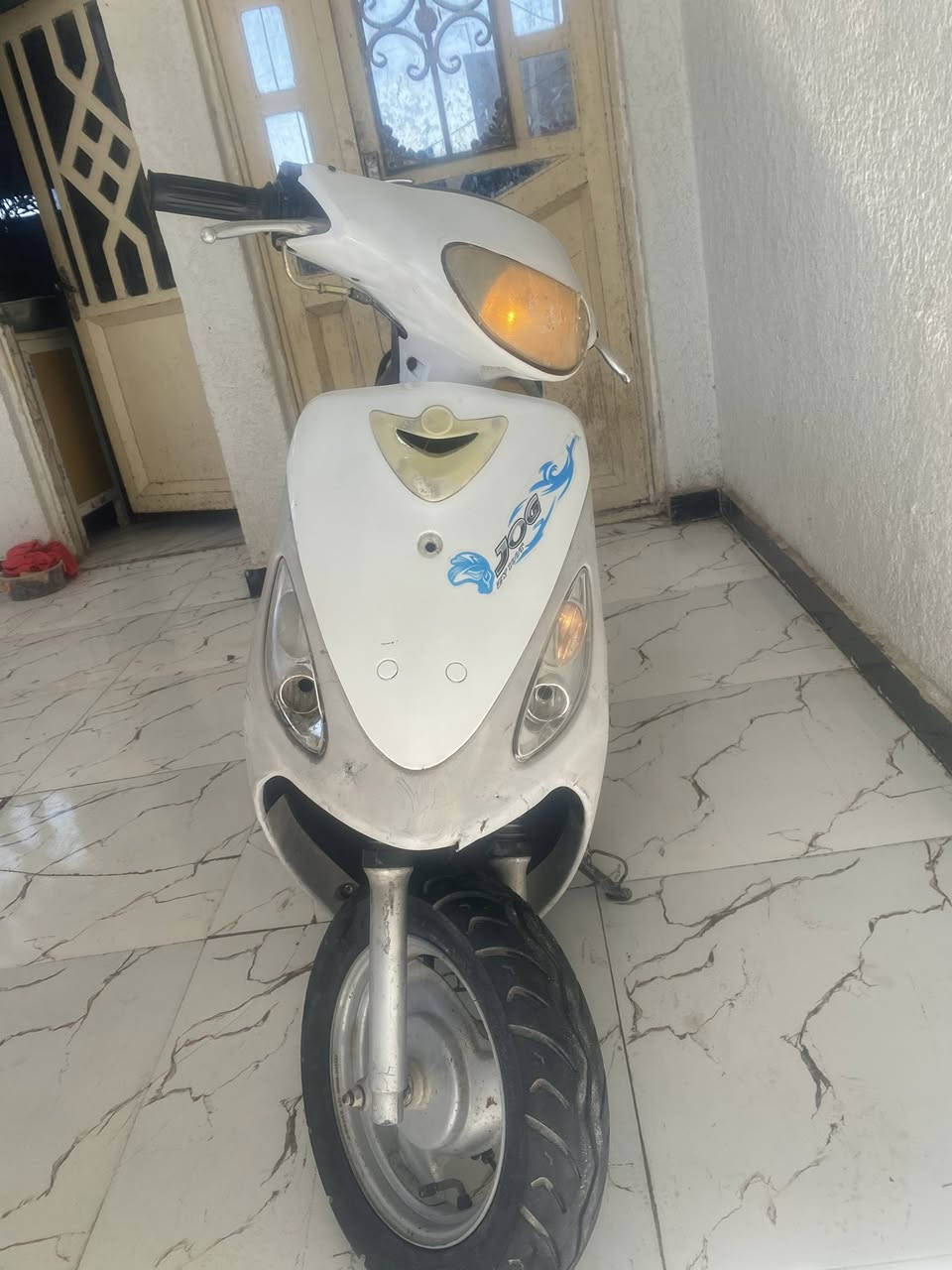 السلام عليكم دراجه ماكس قجمه للبيع محرك ناعم اخرس مشيها حلوه الدراجه بلاديه بوشه ٤٩ بلاد مبدل بيها ولفات وبستم كهربائية كلها شغاله سلف هندر اشاير بكلايت لايت كدام الدراجه بيها نقوصات قليله رادلها جوزه انه مخليلها مال إيراني العينه الكدام مكسوره الدراجه لانضوح ولا تنقيص ولا تبخير عنواني بصره ابو الخصيب السعر ٣٥٠ وبيها مجال هاذ رقمي ***********
