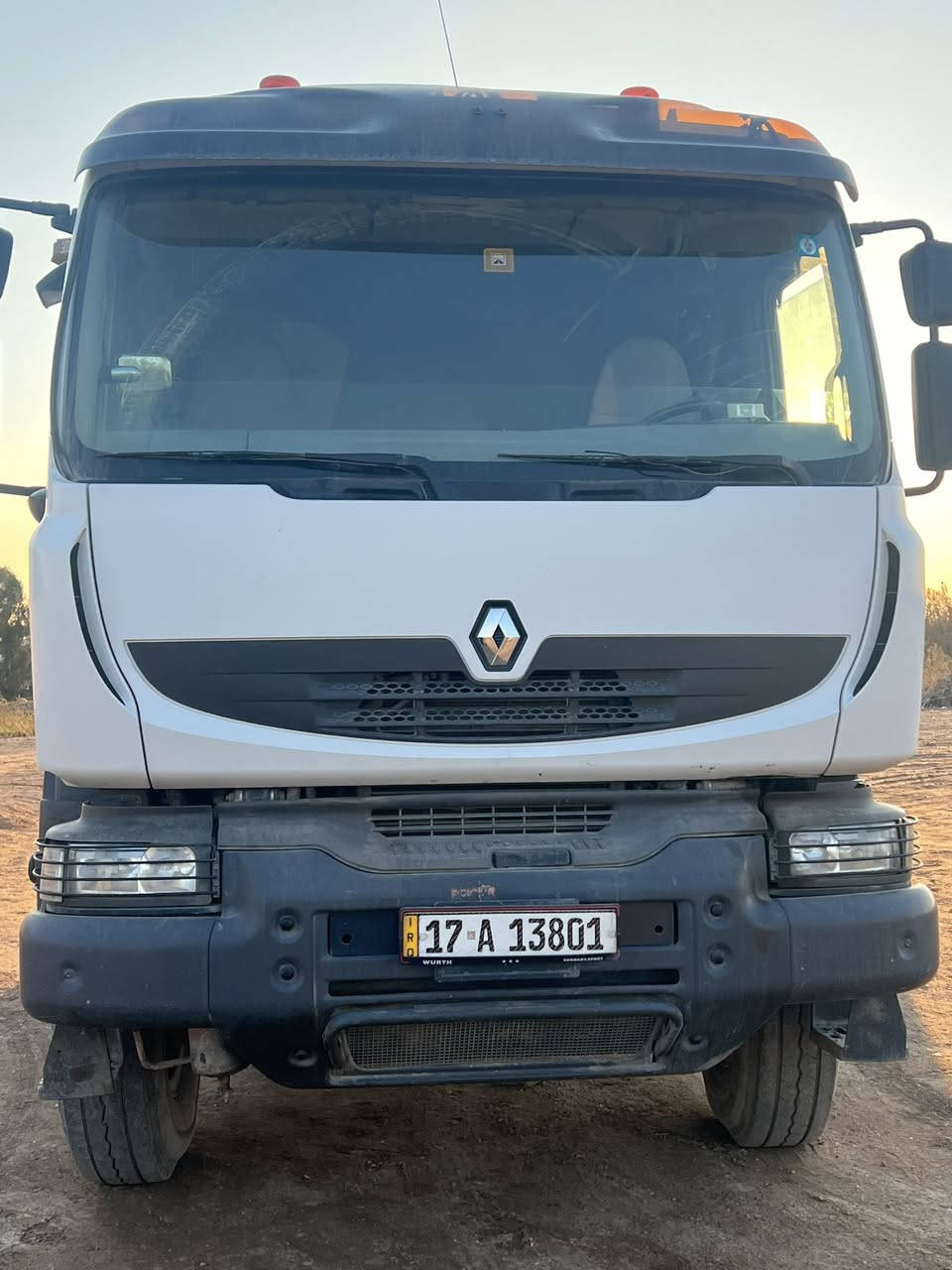 السلام عليكم رينو للبيع موديل 2006 بم و نوزل رقم *********** سعر 4 بيهه مجال
