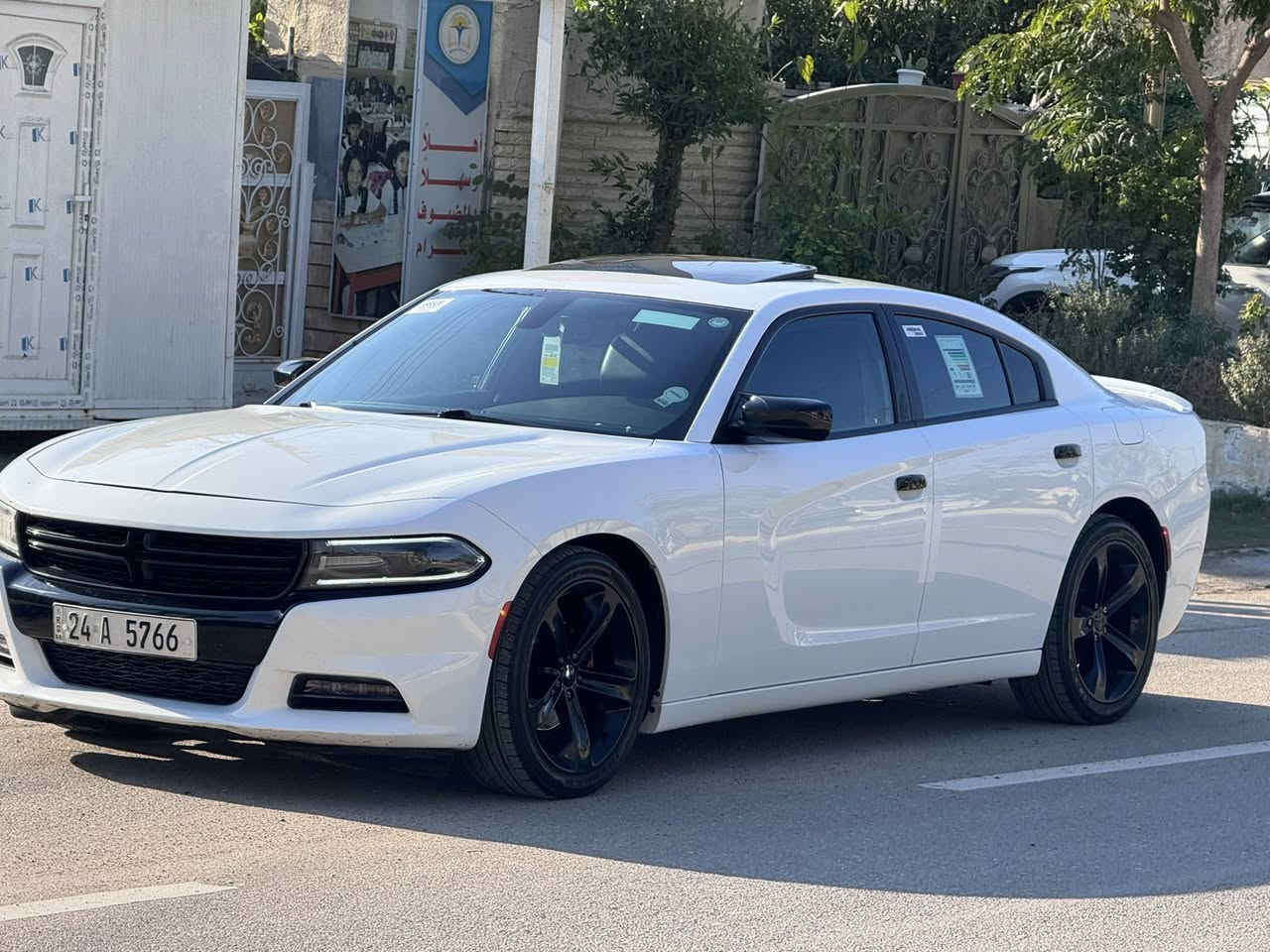 السلام عليكم
جارجر 2017 SXT بلاس كلين تايتل السياره حيل جديدة وحلوه بدون صبغ حتى دعاميات بدون صبغ بيها تعديل بارد صغير فقط 

العداد / 71000 ميل 
محرك / V6 3600

✅مواصفات 

شاشة 
بصمة 
مقاعد تدفئة تبريد 
مقاعد خلفي تدفئة
مقاعد جلد 
مقاعد  خرن
سلايت 
حساس خلفي 
لايت led 
تشغيل عن بعد 
تحكمات ستيرن 
ستيرن تدفئه 
لايت زنون اصلي 

وباقي مواصفات ال SXT بلاس المعروفه سياره دينار متصرف عليها جاهزة من كل نواحي 
رقم دهوك تحويل ثاني يوم 

مكان سياره بغداد زيونة 

للاتصال 
***********
