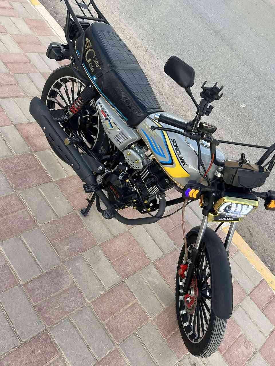 السلام عليكم
سونلك للبيع
موديل 25 بعده نضيفف سبانهه ممدوده عليهه
نضافه كدام عينك محركه SBF اقوه نوع محرك ضاغطه وزنجيل
وياه ورقه اجتي 
سعرهه ٧٧٥ وبي مجال
مكاني الخمسه كيلو قرب مركز الحريه
*********** متابح بي واتساب
وهاذ الثاني فقط اتصال ***********
