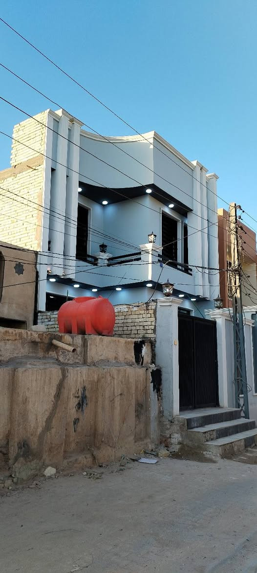 دار للبيع حي العسكري منطقة 3000 قرب تقطع العسكري من جهت شارع المطار
150 متر 4غرف نوم+2صاله +ستقبال كبير+مطبخ +3حمام+2منور صب كونكريت طبوق جمهوري +الواح بورسلين +جبس بورد الديكور كله مودرن الدار جاهز لسكن الاستفسار ***********. سنت البناء 2025 مامسكون
