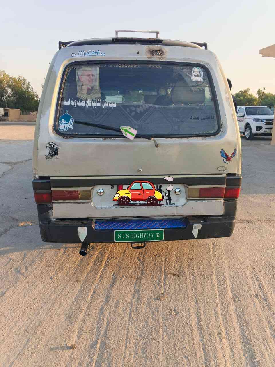 سلام عليكم كيه بسته لبيع موديل 95 رقم نكايزي سنويه ل 27 تخم تاير محرك وكير واكسن خير من الله وحداديه نضيفه سياره بسمي عنوان واسط رقم لهاتف ***********
