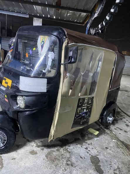 السلام عليكم اخوان تكتك 2017
للبيع تكتك نصبه تخبل وكامله بس يرادله ترتيبات بسيطه وكهربائيات يرادله شغل 

أوراق أوراق 

مكاني محموديه حي العسكري 

سعر 2300وبيه مجال شراي يتصل وبخدمته

***********
***********
