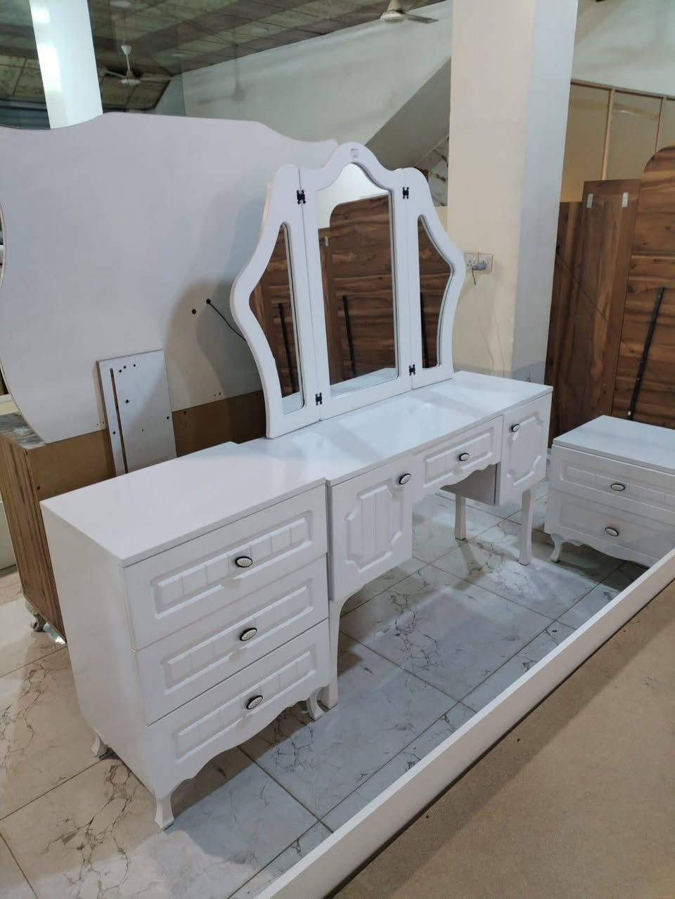 غرفه نوم اخو الجديد سعر 575 بيها مجال بيع مستعجل للاستفسار ***********
