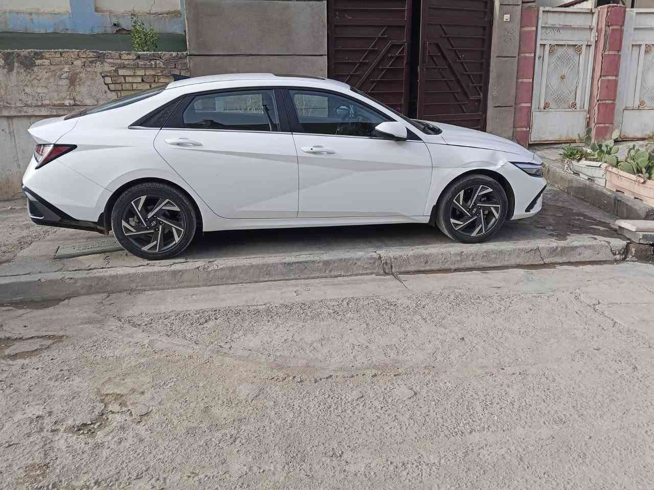 بسم الله الرحمن الرحيم 
للبيع بدون مراوس

النترا 2025 كوري خليجي وكالة الاولى 

عداد المسافة 23106k وقابل للزيادة 

السيارة مكفولة كفالة عامة عدا البنيد مبدل بنفس اللون .. بدون قطرة صبغ + طخة بسيطة بالجاملغ الامامي الايمن لحد الان على وضعه اثر حادث دراجة  كما موضح بالصورة والباقي كفالة ...  شرط تأخذها على السونار

صيانة سيرڤس كامل كله بل شركة 

السعر 175$ قفل من الاخير  .....

مكان بغداد المشتل 

الشراي يتصل بالرقم فقط 
***********
