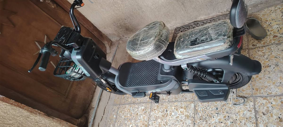 السلام عليكم دراجة شحن للبيع حجم 14 جديدة صالة عندي عشرة ايام  الريان  كاملة مابيهة اي نقص  السعر 290  وبيها مجال مكاني الشعب  الرقم ***********
