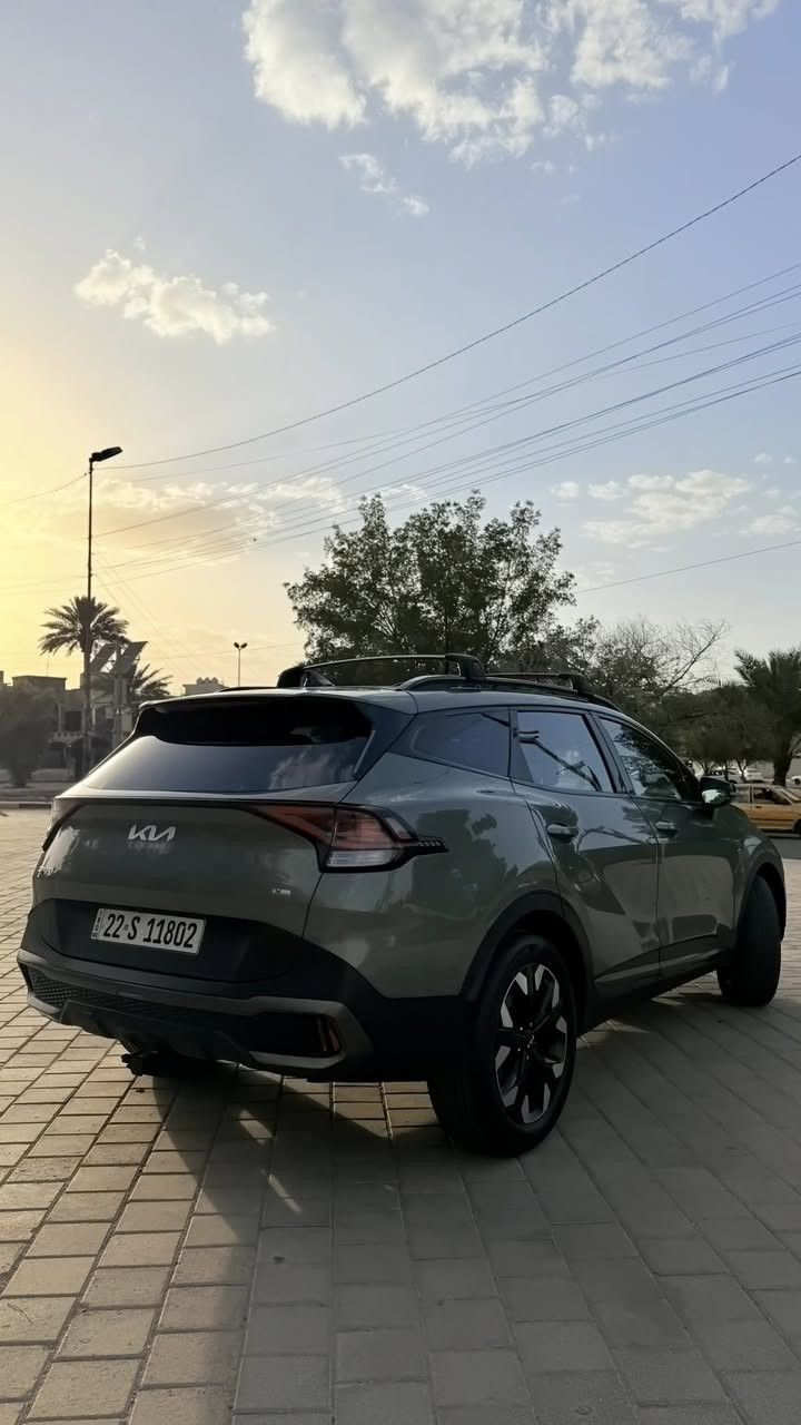 🚗 كيا سبورتج X-Line موديل 2023 للبيع 🚗
السلام عليكم أخوان.. سيارة كيا سبورتج X-Line موديل 2023 (وارد أمريكي) متوفرة للبيع، السيارة بحالة ممتازة وجاهزة من كلشي.

المواصفات العامة والخلية:

 المحرك والگير: مكفولات كفالة عامة ماشيه 53 الف (بشرط الفحص).

 الإيرباكات: سليمة كلياً (ما مفجورة نهائياً).

 الوقود: استخدام شخصي وملتزم ببانزين محسن فقط، المحرك صافي وبدون أي مشاكل.

مواصفات فئة X-Line المميزة:

 دفع رباعي مستمر (AWD) مع وضعيات قيادة متعددة.

 مظهر خارجي رياضي وهجومي خاص بفئة X-Line 

 شاشة دشبول وشاشة وسطية كبيرة مدمجة ديجيتال بالكامل.

 كراسي جلد تطريز خاص بالفئة مع تحكم كهربائي.

 رادار تحديد مسار، رادار مانع اصطدام، وتنبيه النقاط العمياء.

 كاميرا خلفية دوارة مع حساسات خلفية بلادية.

 تشغيل عن بعد + بصمة تشغيل وبصمة أبواب.

 ليدات أمامية وخلفية وتصميم إضاءة حديث.

 تبريد قطعتين (ثلج ما شاء الله).

 ويل كروم حجم كبير خاص بفئة الإكس لاين.

ملاحظات إضافية: حادث السياره سرقة وضربة بالبنيد بسيطة بدون شاصي بدون لغد كفاله  

السيارة حلوة ونظيفة جداً، جاهزة من رقم وسنوية وهزة، وما تحتاج أي مصاريف.

 السعر: (220) $

 مكان التواجد: (بغداد)

 للاستفسار والتواصل: (***********)
