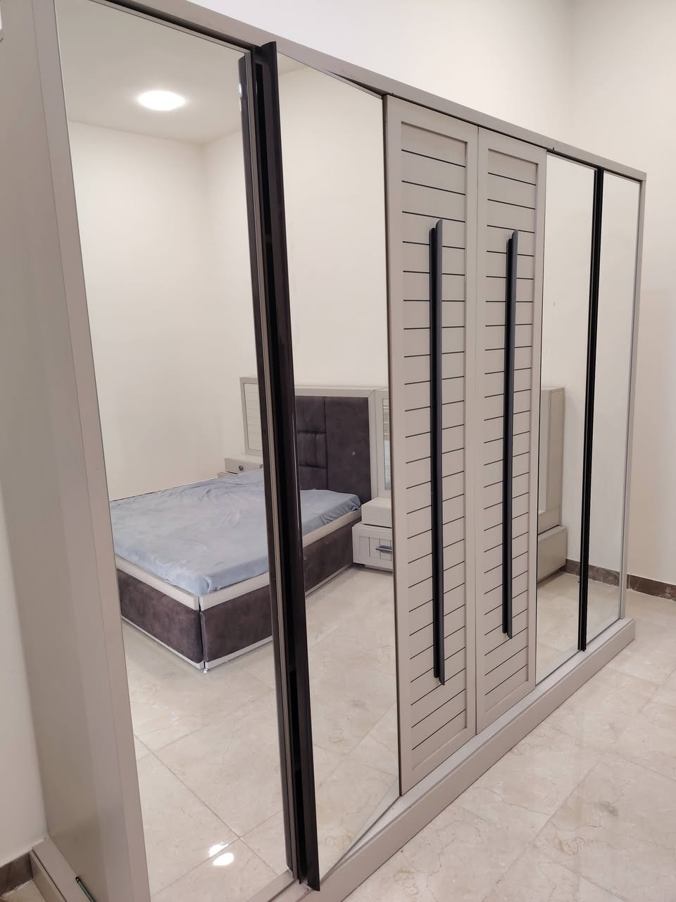 كاونتر تزكام قبل شهر مسوينه ب3ملاين ونص مشتغلينه تزكام مو سوكي 4متر وعادي قطعه بصف قطعه إذا مكانك صغير وياه ملحق كذالك ٤ متر وملحق ثاني ووياهم طباخ مصري درجه اولئ وسنك سل ستيل إيطالي قبل شهر مشترينه وتجي تشوف وصل الشراء اشكد ب3ملاين ونص نريد نبيعه مليون و٨٠٠ فقط لأن عدنا سفر قبل شهر جايبه
___
وعندي كذالك وياها غرفه تركي بي دي اف من أقوه الغرف الماركة مشترينها ب33 ورقه مو غرف سوكي لا أقوه الغرف البي دي اف التركي ب33 ورقه مشترينها وموجود وصل الها رايدها مال مستعجل مليون و٧٠٠ وبالعافية ع الي ياخذهن ما صارلها شهر وكدام عينكم النضافه الكاونتر والغرفه بربغ قيمتهن عارضهن
واتساب
***********
