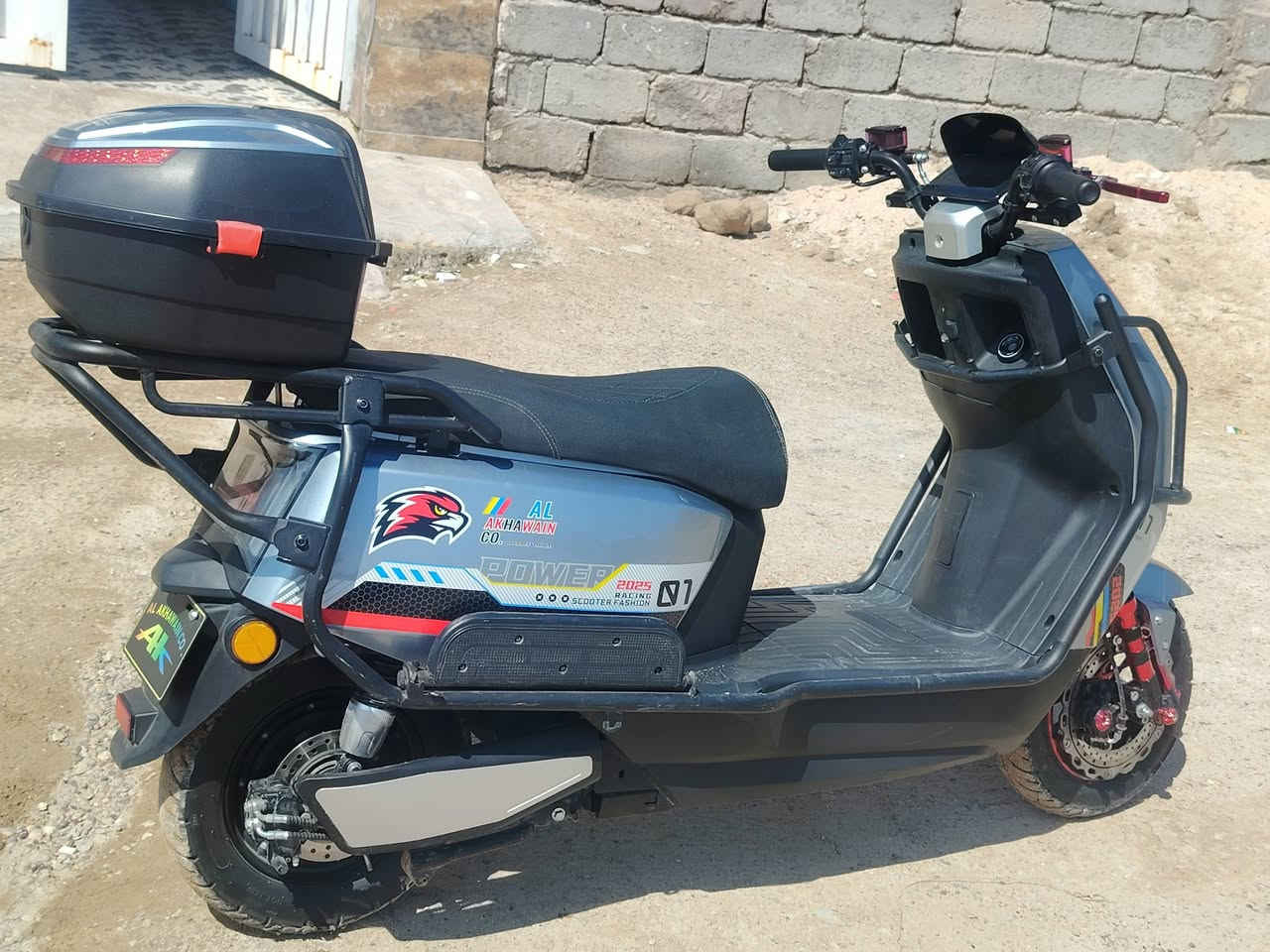 السلام عليكم دراجه شحن سكنس الماسه موديل2025
بطاريات ع فحص 
نضافه كبال عينك 
كهربائيات كلها شغاله 
يشتغل سويچ وبصمه وكارت
مكاني الفلوجه 
الرقم ***********
