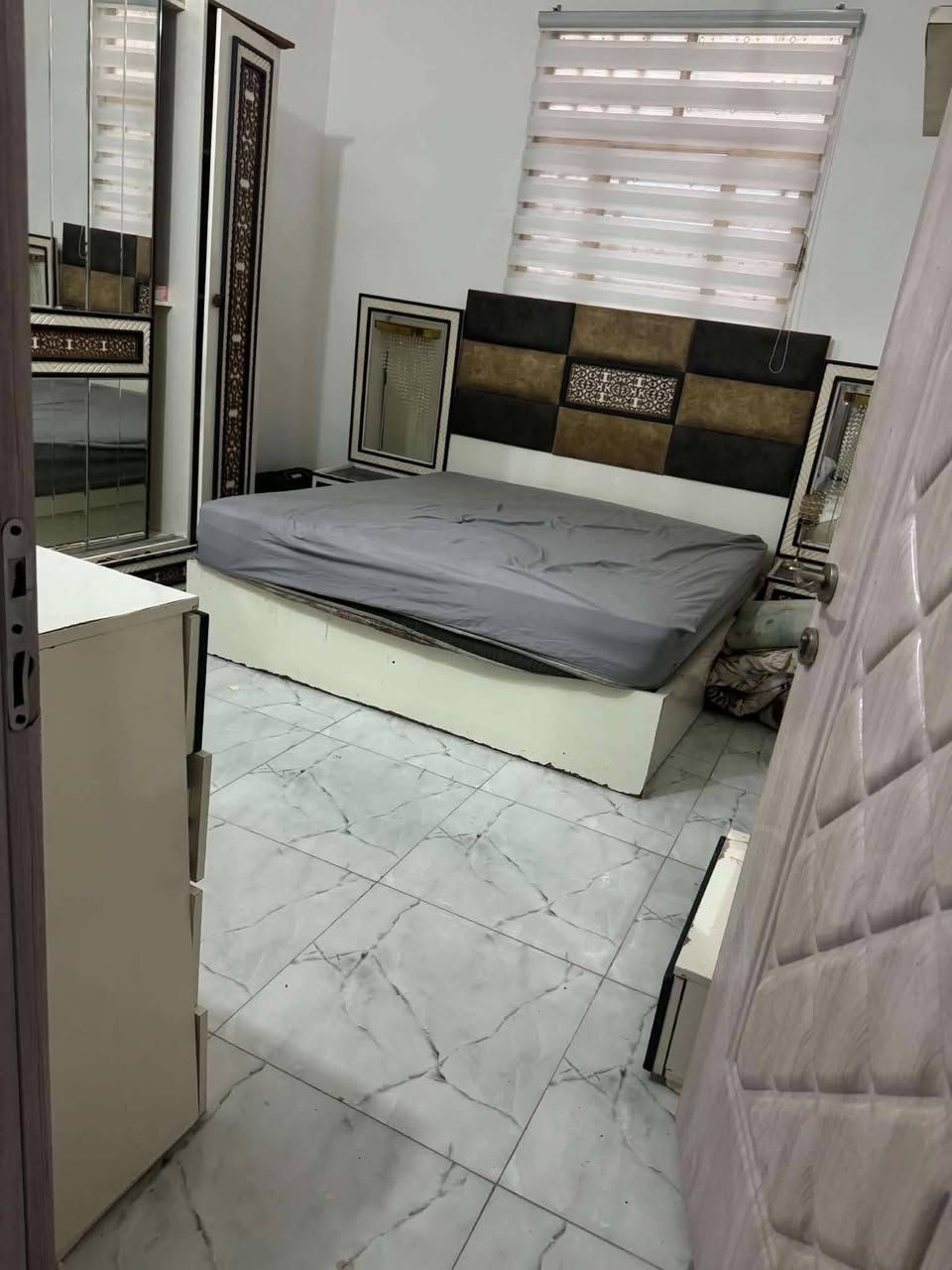 يعلن مكتب الامير للعقار في محافظة كربلاء شارع ابو طالب
بيت للبيع بسعر مناسب جدا / ٥٠ م طابق ونص 
العنوان/  كربلاء المقدسة/ / حي السيدة رقية/  شارع الجاير
طابو زراعي سند ٢٥ إقرار بأسم المشتري مباشر 
يصلح دار سكن او حسينيه للزوار او للإستثمار 
للاستفسار الاتصال/
📞 فاضل الحسناوي للعقار  //
  *********** 
  *********** 
السعر ٦٧  مليون 
يتوفر لدينا بيوت للبيع بأسعار مناسبة جدا بمختلف المساحات والأماكن 
#كربلاء_مدينة_العشق_والعاشقين
#عقارات 
#حسينية
