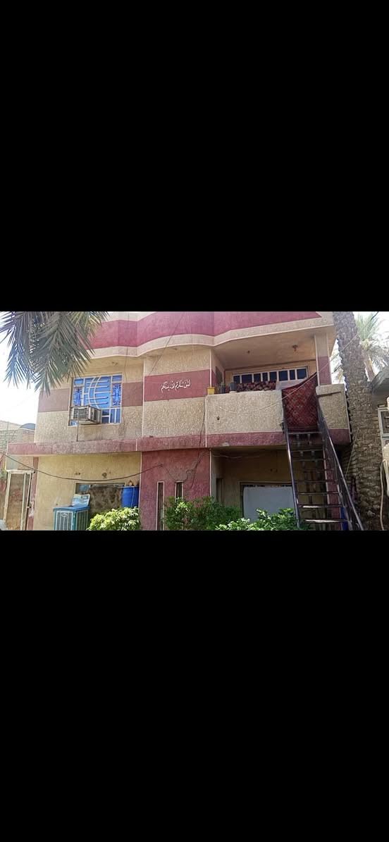 بيت طابو صرف المساحة 337 ونص/ الواجه 11 وربع/ والنزال 30 
المكان/  بغداد /الكماليه -شارع الجامع-قرب عماره دبي
سعر المتر مليون قفل 
للاستفسار على الرقم ***********
