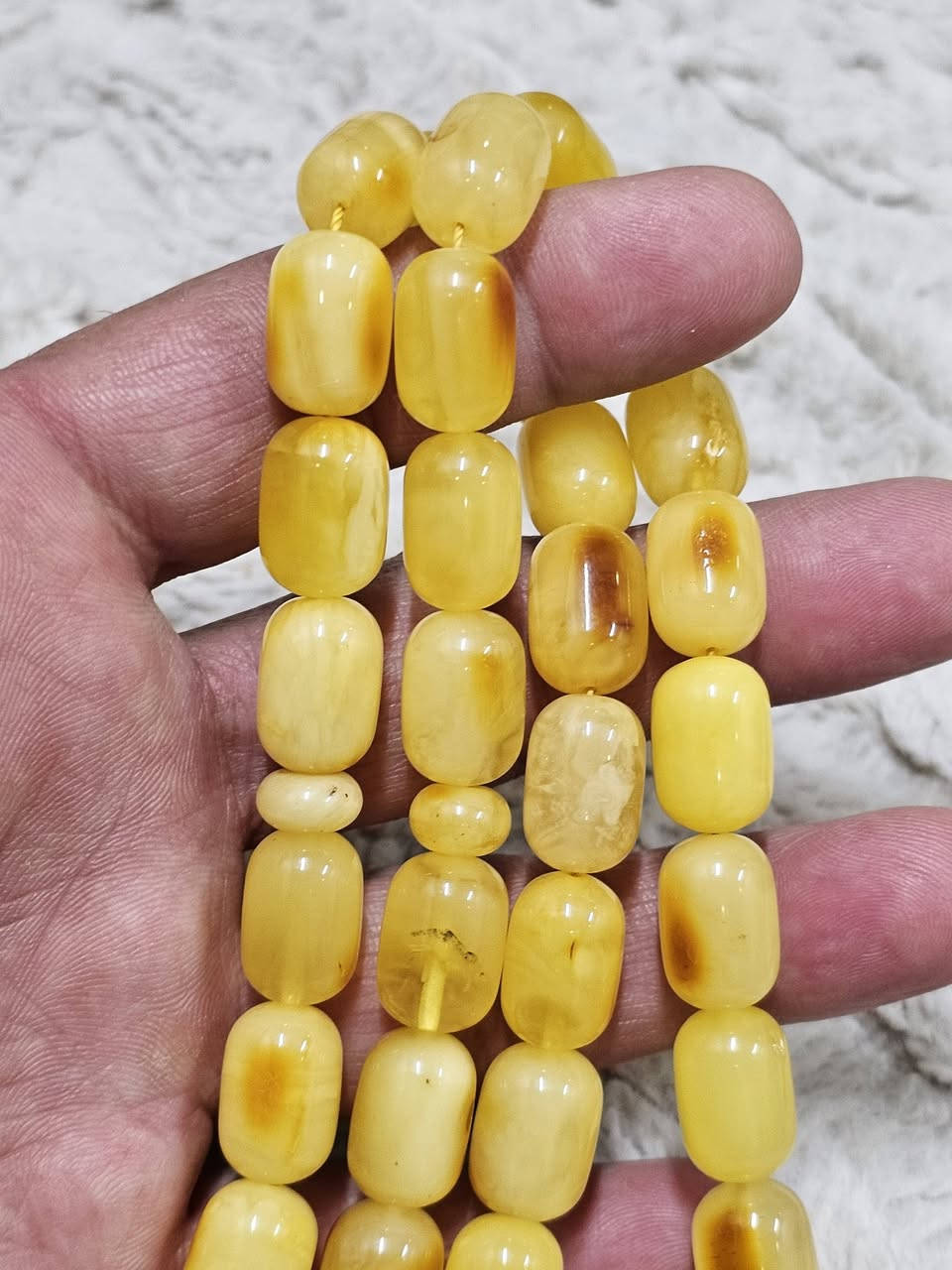 عودة مع عشاق المسابح الخشنة
مسبحة من كهرب بحر البلطيق الحر الطبيعي قليل الشوائب جدا قليلة شوائب قريبة على الصافي شرط وضمان مدى الحياة بأصالة الخامة لاكبس لاضغط لا مسال لامعالج ولاكهرب صيني 
وزن ٥٩ غرام ٤٨ حبه قياس الحبه ١٠.٥×١٥.٥ ملم 
يوجد توصيل لكافة محافظات العراق


**إذا كنت صاحب هذا الإعلان وتريد حذفه لأي سبب، رجاءا أرسل رسالة إلى الدعم الفني**