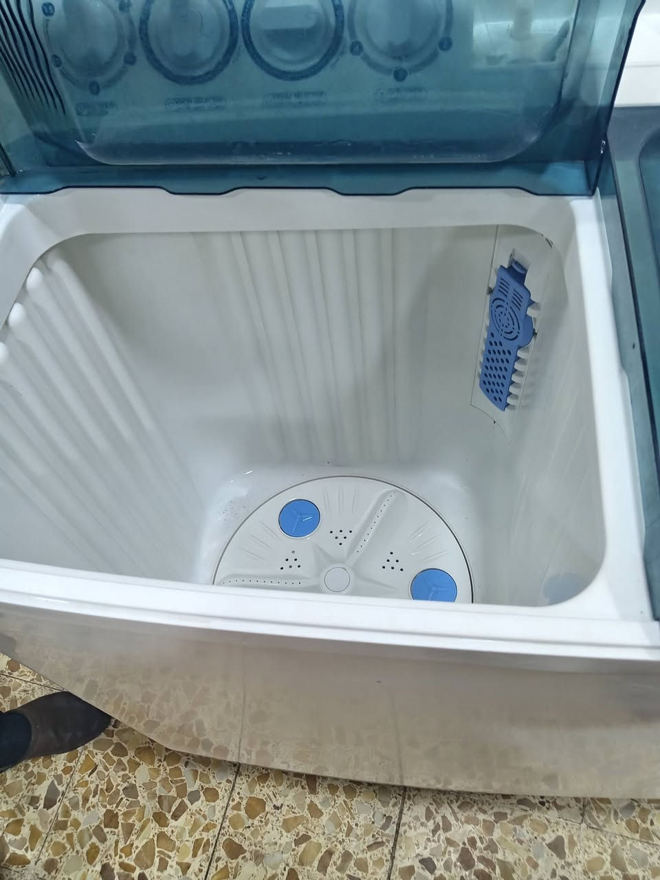 السلام عليكم غسالات للبيع حجم كبير ٢٥كيلو ب١٥٠ وحجم صغير هيتاشي ٩كيلو ب١٢٥ للاستفسار الاتصال على الرقم ***********
