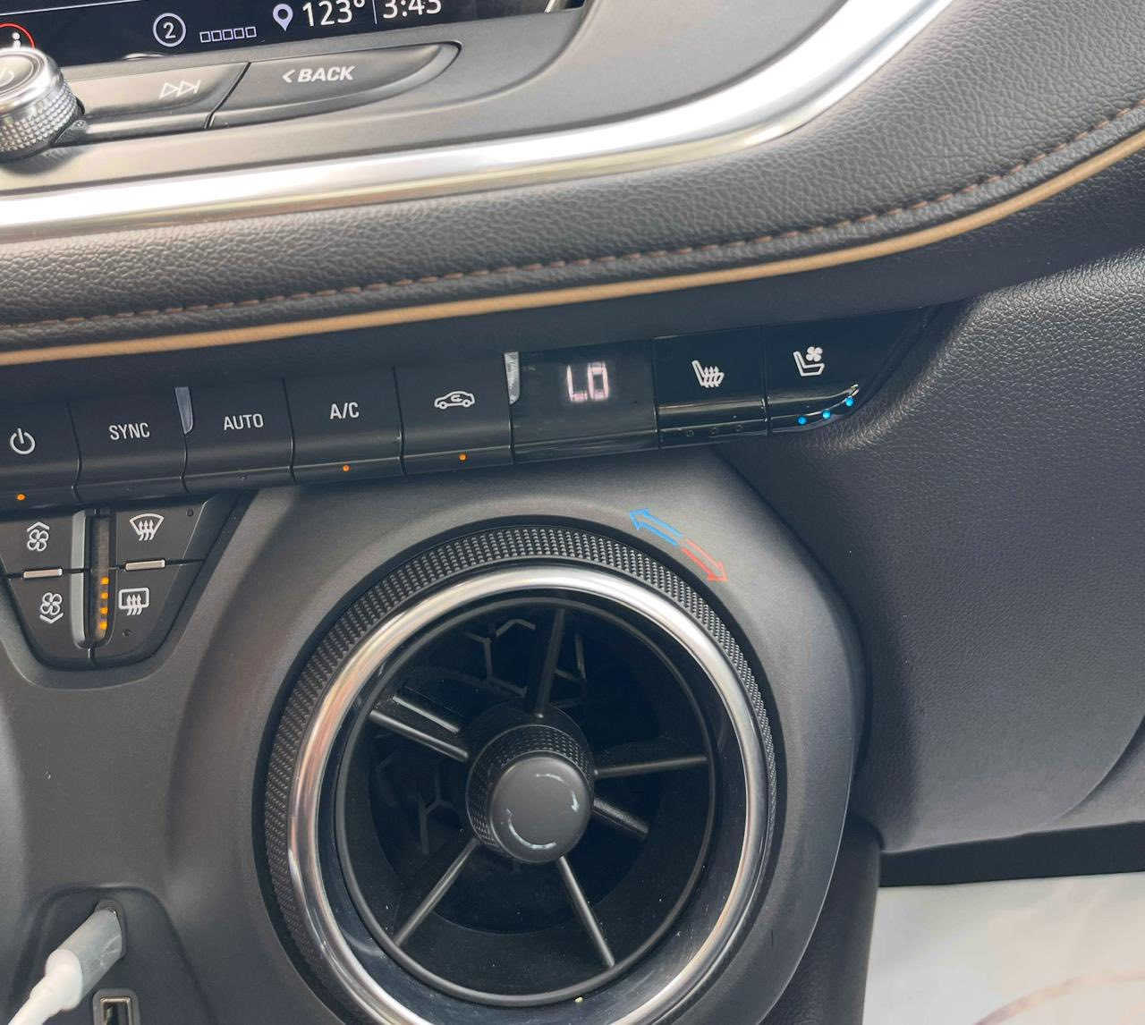 السلام عليكم
بلايزر بريمير 2020
حادث بنيد
صبغ فقط بنيد
جاملغات امامية بارد فقط
بدون تبديل
فول مواصفات
كاميرات 360
5 كامرات
بانوراما
6 سلندر
فور ويل
كشنات كهرباء + تدفئة وتبريد كشنات
زراك كامرة خلفية
كشنات جلد
كشنات الخلفية تدفئة
داتا شو
ستيرن تحكم كهرباء
كشنات خزن ميموري
مانع اصطدام امامي
تنبية مسار ونقاط عمياء
قيادة شبة ذاتية
كرسي هزاز
مراية داخلية كامرة
السعر المطلوب: 180 ورقه وبيها مجال للتواصل فقط عبر الرقم
0772 375 2336
