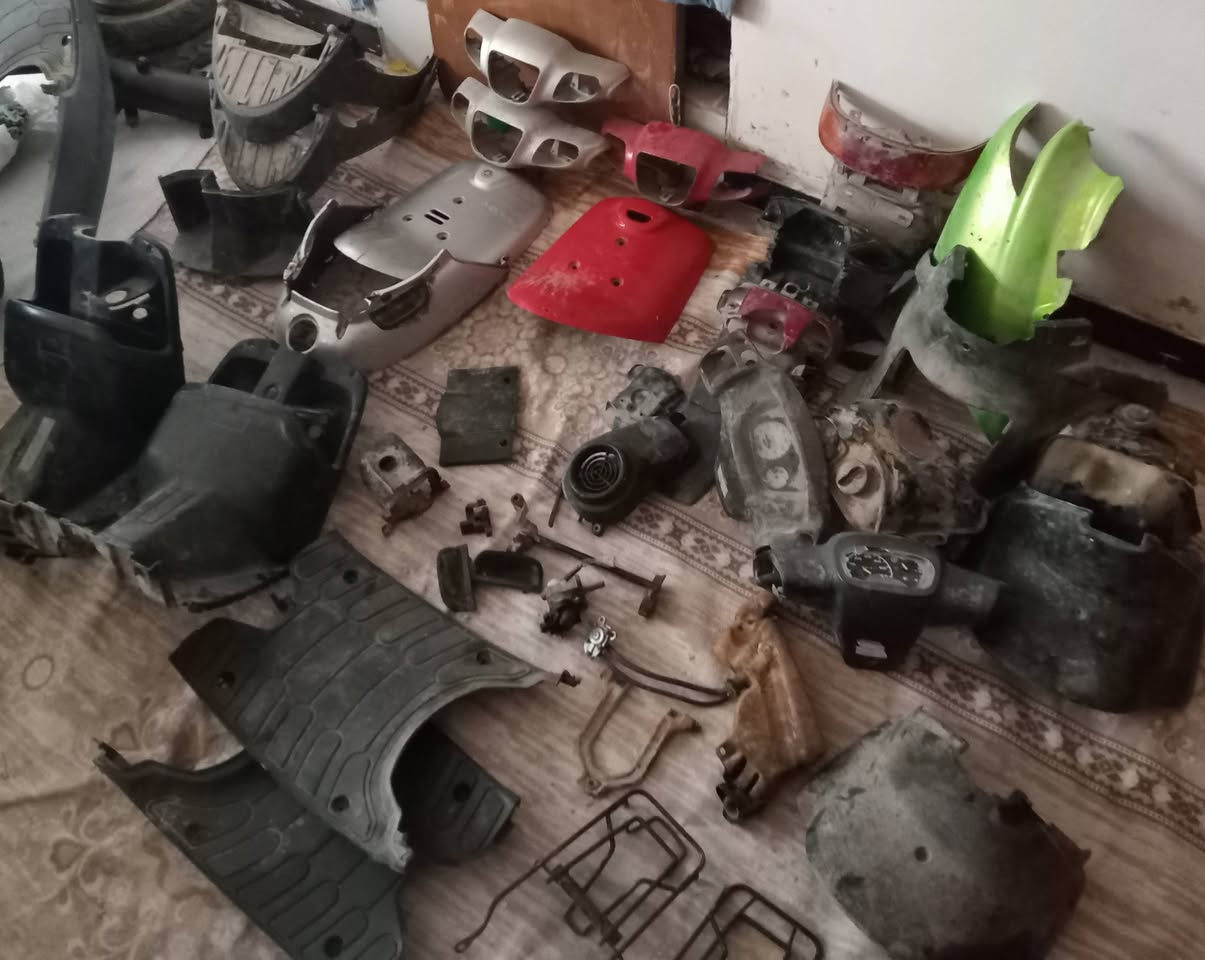 سلام عليكم غراض تفصيخ وجبه جديده
(زعره + فراشه) 

الفراشه: 
شاصي كفاله
سواد 
ضفيره 
دشبول 
تايرات امامي خلفي هوه ويل 
كتفات
حاضنه 
 كشن 
كابريتر +صالنصه بلاد 

الزعره: 
مكينه 
كلجات 
سواد كامل
كفرات كامله
شاصي خطين مكفول من شخط 
دشبول 
سوبايا
تايرات امامي وخلفي
دبه دهن + تانكي بانزين 
 عقل +كويل +ملف ماكنيت + ضفيره
كتفات شحن + هورنات 
شوته +كابريتر 

بعد هواي شغلات شتريد موجود 

مكاني ديوانيه حي جامعه 
متواجد خاص.


**إذا كنت صاحب هذا الإعلان وتريد حذفه لأي سبب، رجاءا أرسل رسالة إلى الدعم الفني**