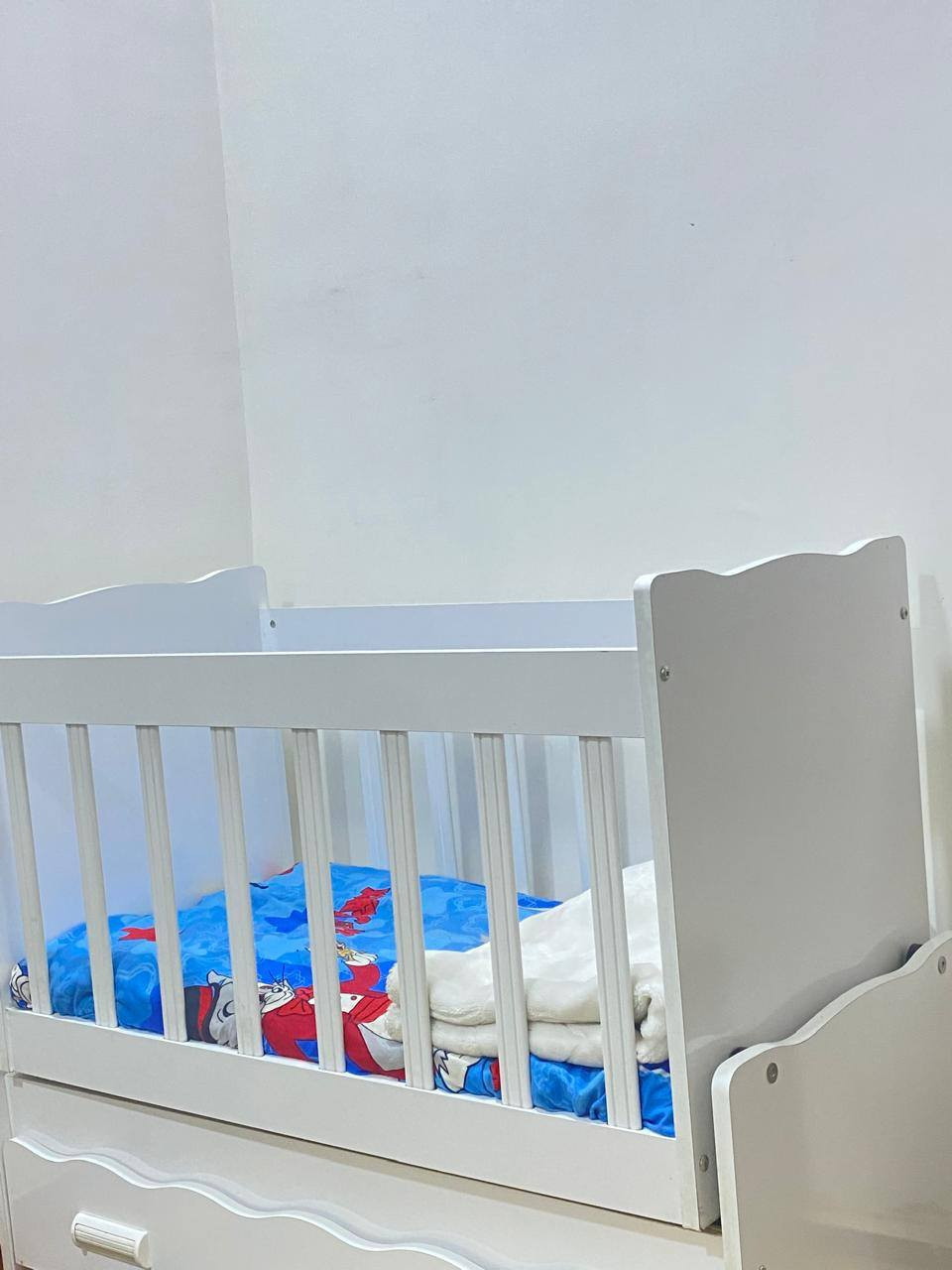 سرير طفل يكفي عمر سنتين وكاروك مع الدواشك مالتهم مع فراش إضافي كلهم ب١٠٠ العنوان الدورة للتواصل الاتصال ***********
