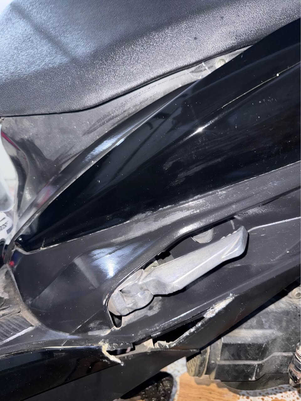 ماتۆرەکە یەک کێشەی نییە بەس شکاوی هەیە ئەویش بچوکە لەگەل گیجەکەی لەبەر باران وای لێ هاتوە ما باقی یەک کێشەی نییە دەگۆرمەوە بە شتێک دڵم بیگرێ بەس بە ئێرانی ناگۆرمەوە سعریشی ٦٥٠ هەزار و قفللل أربيل, العراق


**إذا كنت صاحب هذا الإعلان وتريد حذفه لأي سبب، رجاءا أرسل رسالة إلى الدعم الفني**