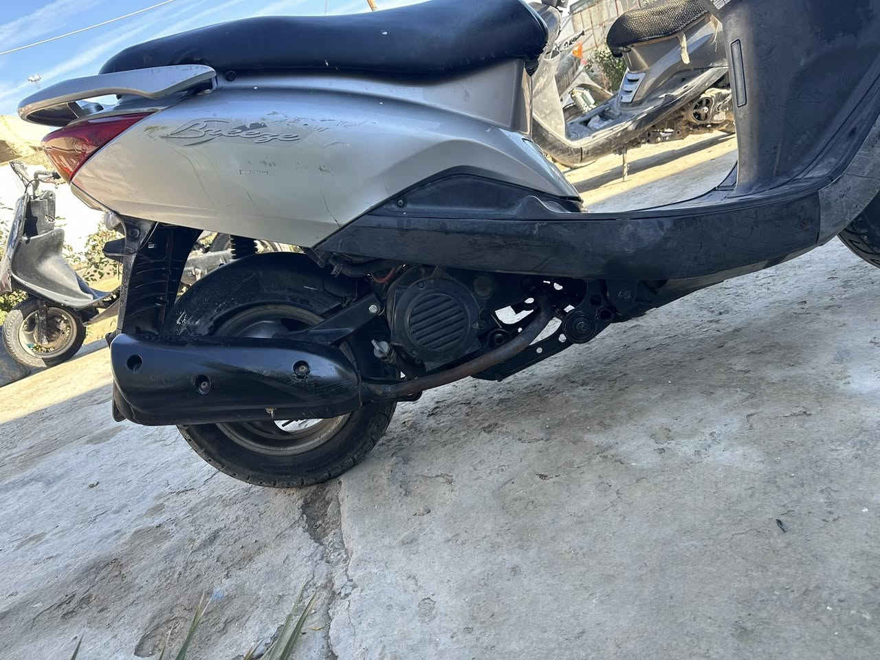 السلام عليكم بريز مجفته جديد تخم تاير  كلشي شغال كهربائيات وهندر تاجي ريكه وفاظل ***********
