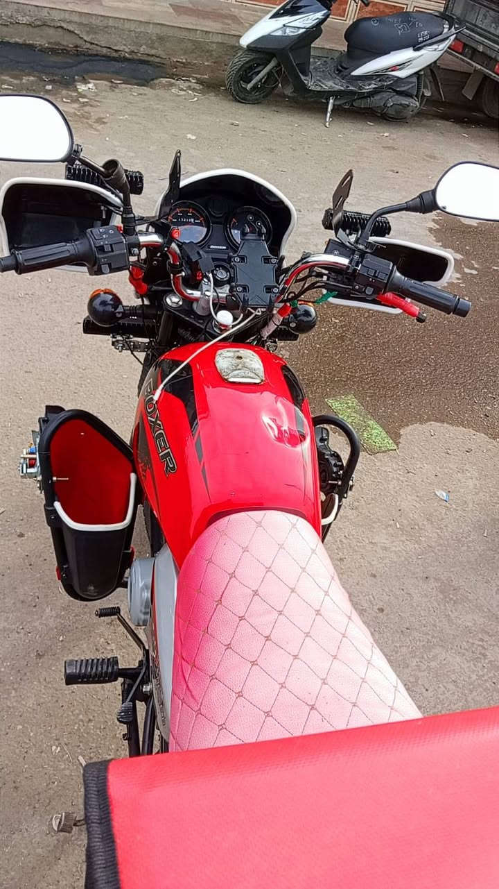 سلام عليكم
بوكسر موديل 2023 داخله 2024
الدراجه كفاله عامه بيه مضومت زنون كامله عالي ناصي الدراجه ماشيه 17حقيقي سعره 2950 
وبيه مجال مكاني دوره 
***********
