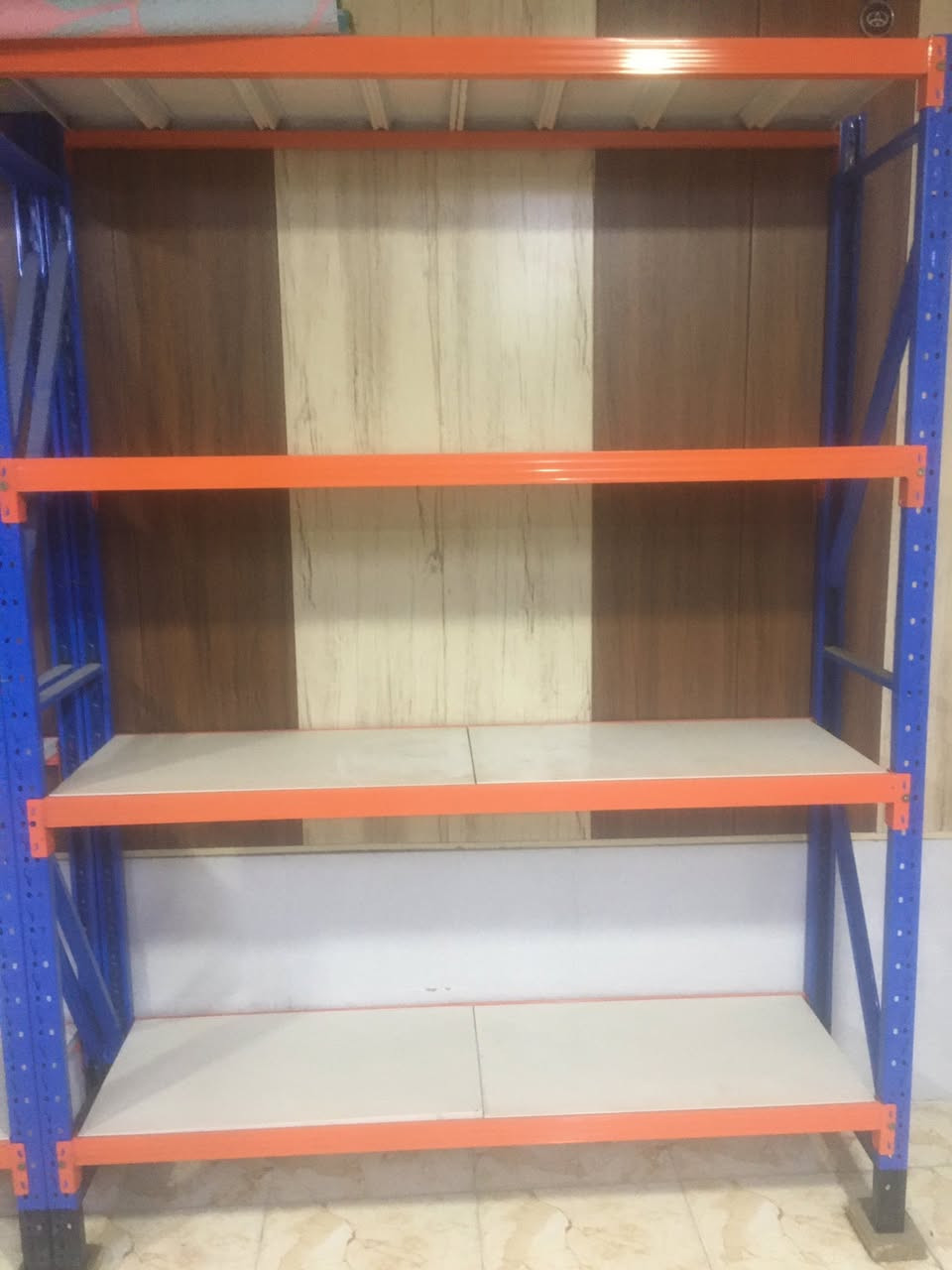 رفوف للبيع سعر الواحد 75 الف ثنين 150 الف
***********
