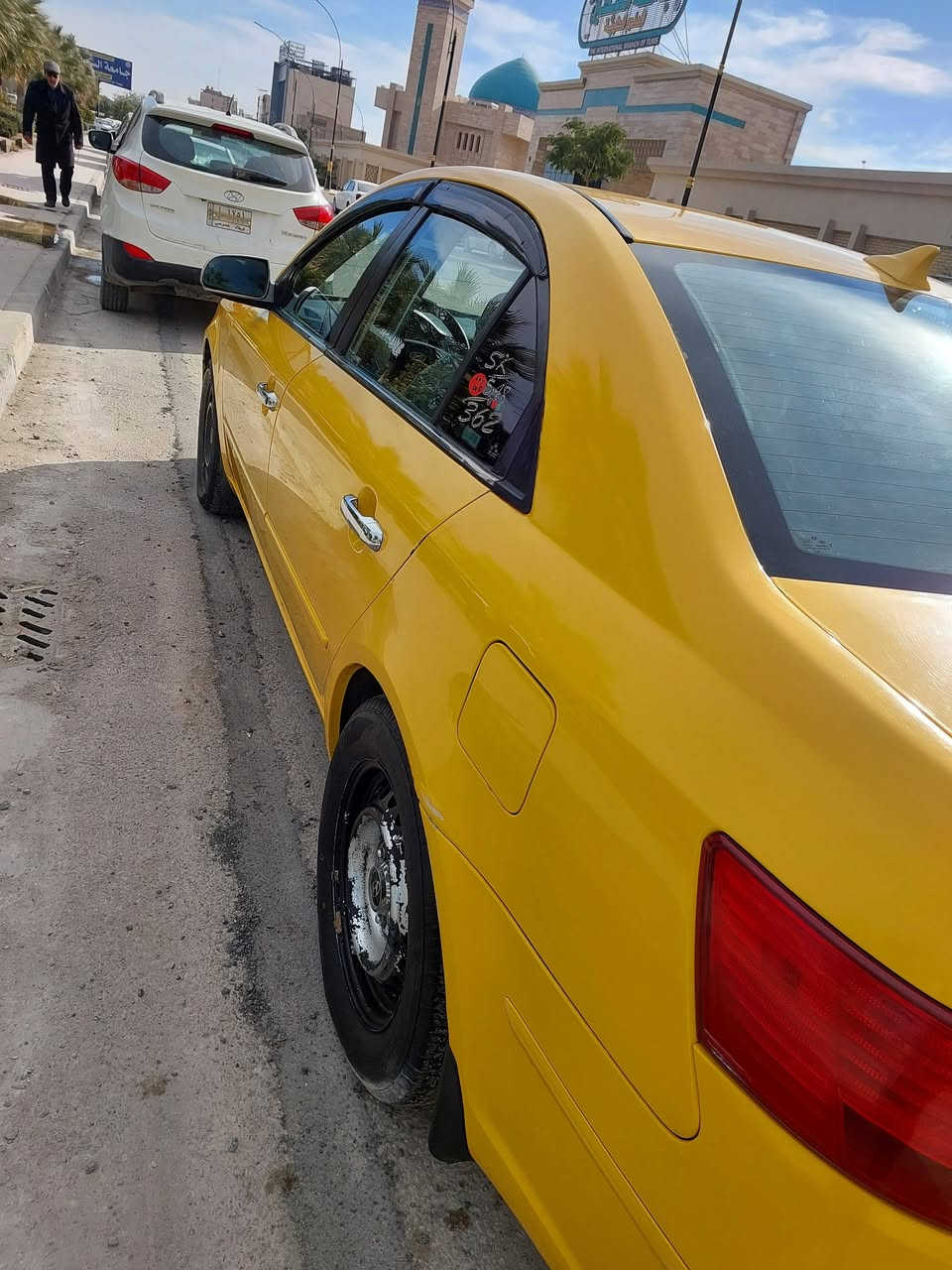 السلام عليكم سوناتا موديل ٢٠٠٩ وارد امركي محرك دوش ٢٤٠٠ رقم بغداد باسمي سنويه جديده قبل شهر داورته بسمي جاملغ امامي وتبديل باب الباب بدون دواخل  السياره منفوضه حداديه جديده قطع اصليه كوري زائد ٤ دبلات مع الويات زائد راديتر جديد فيت بم جديد جام تحكم من يمك او من الدكم كله تمام سنتر لك مشط ستيرن جديد اصلي كصه ولف حماوه اصلي بلاد تخم تاير كمفورس خلفي وامامي هيلو وثنينهن احسن نوعيات بالسوك مكينه معمره على ايدي مبدل دهن حتى الكير درايم شفتات جديد هنه وطوسهن كصه مال حاويه اصلي جديد  حتى طبرباز جديد  يعني  نفضه مال جناي خطه جوال مكان السياره كربله سعره ١٠٨ بيه مجال جدا بسيط لان السياره خسران عليه هواي عوزه صبغ وياله او عوزه تغليف تنته كشن كهرباء تحكمات كلهن يشتغلن كشنات جديد مغلفهن نايلون ما مدوشمهن تفتح نايلون وشوف 
مكان السياره كربلاء ما افتح فيس هواي كاتبلك السعر وكل التفاصيل يعجبك اتصل ما يعجبك ف يشرفني مرورك الجميل 
***********
***********
