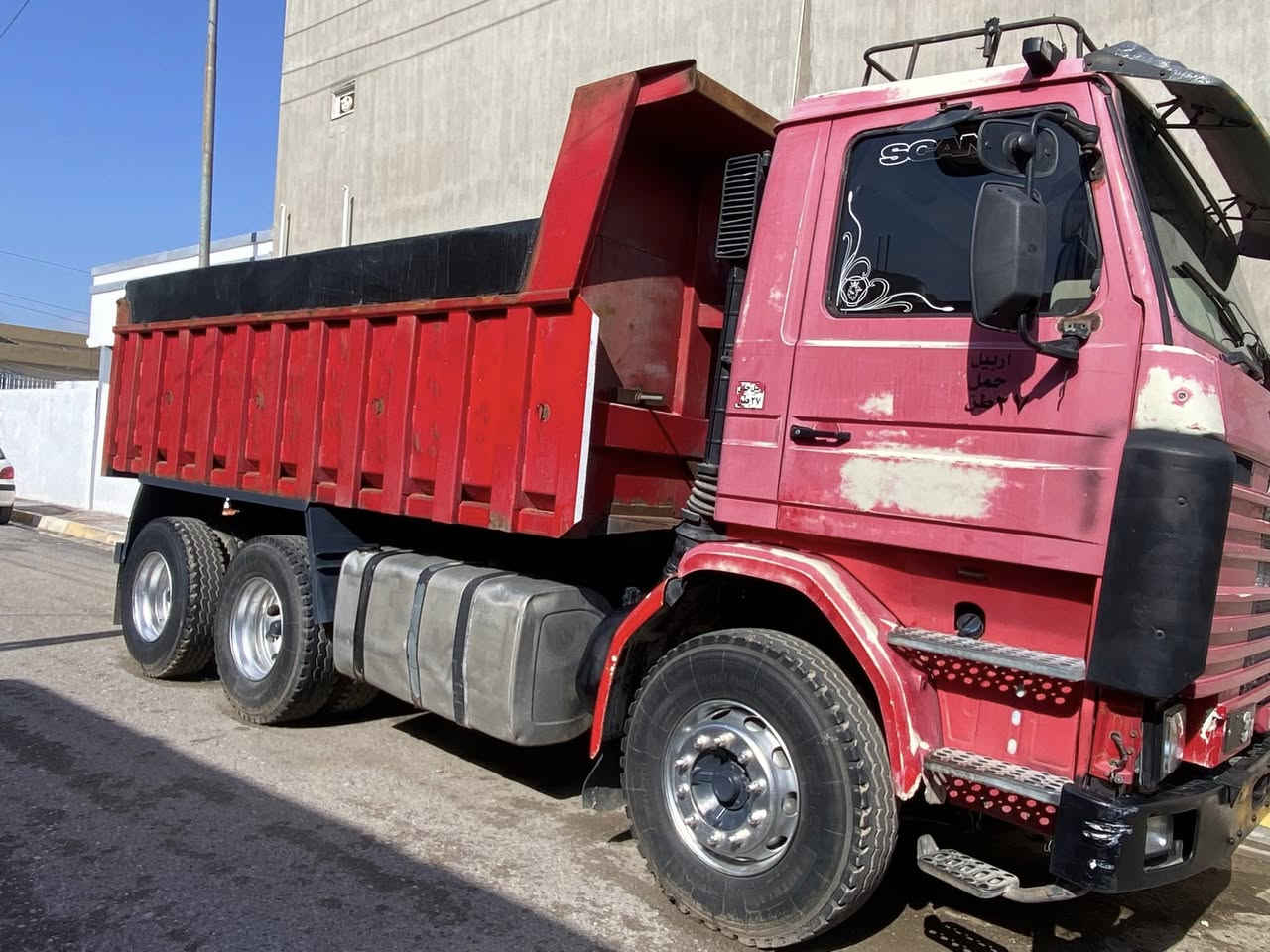 سلام عليكم 
قلاب اسكانيا للبيع 
موديل 1992
رقم أربيل باسمي 
استفسار على رقم  ***********
