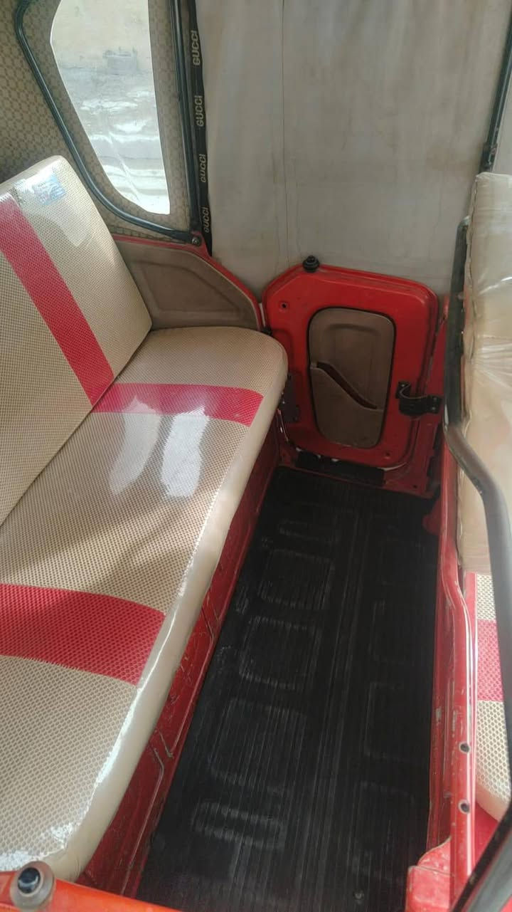 السلام عليكم شباب تكتك للبيع مديل ٢٢ شهر ١١ مرقم مكفوله من كلشي  كشر بي شخوط بسيطه ورصعه وحده مكينه مكفوله دوسات نضيفه مامعمره تجي تكلب وتأخذ مكان بغداد الدوره واتساب ***********
