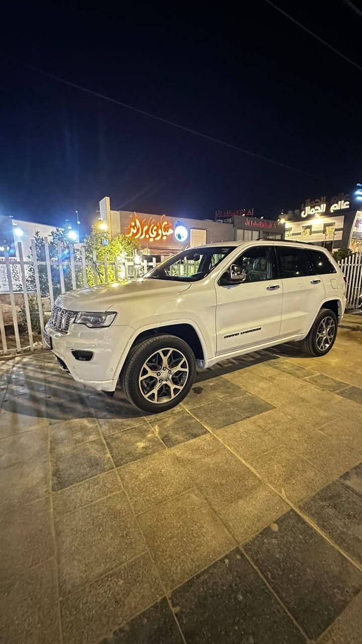 جيب كراند شيروكي 2019( خليجي ) 
وكالة هارلم فول مواصفات  1/1 
 
مكفولة كفالة عدا بارد قليل بالصندوق
محرك كير على وضع الشركة اسبير ما نازل 

مواصفات معروفة :  فول مواصفات للاخير 1/1
محرك 6 سلندر 3600 , V6 دبل كزوز 4x4 دفع رباعي خفيف ثقيل متعدت الوضعيات 
 تحديد مسار تنبيه خروج عن المسار ، اصطفاف ذاتي
توقف ذاتي فرامل طوارئ كشف سرعات الطريق
دخول بصمه تشغيل بصمه و تشغيل عن بعد ، 
، سقف بنوراما جنطه كهرباء ،  حساسات كشف ضغط الاطار 
ويل حجم 20
شاشة جبيره + كامره خلفيه دواره 
سستم صوت 12 سماعه + دمام خلفي ،
حساسات اماميه خلفيه رادار خلفي بريك طوارئ 
رادار امامي بريك طوارئ 
  تدفئه  + تدفئه ستيرن 
سقف بنوراما كراسي كهرباء خزن 3 وضعيات لسائق
ستيرن ميموري حسب وضعيه خزن الكرسي 
تبريد قطعتين كراسي خلفية تدفئه + تجوه 
فول تحكم ستيرن كروس مثبت سرعة ، وضعيات قيادة sport , eco تراكشن مود ، اوتو ستارت ستوب 
نزول منحدر فور ويل خفيف ثقيل وضعيات فوريل جبلي ترابي ثلجي
مري كهربائيه قابله لطي + تعتيم تلقائي مري جوانب و وسطيه
+ خاصيه ازاله الضباب من المري الجانبيه + مري قلاب عند الرجوع
لايتات حاجب LED ، زنون + بلوجكتر كاشف ضباب زنون زراكه مازده
بك لايت LED + كاشف ضباب و بعد
 اهواي مواصفات ..
جيب 
السعر 300$ 
مكان السيارة : ذي قار 
للاستفسار : ***********
