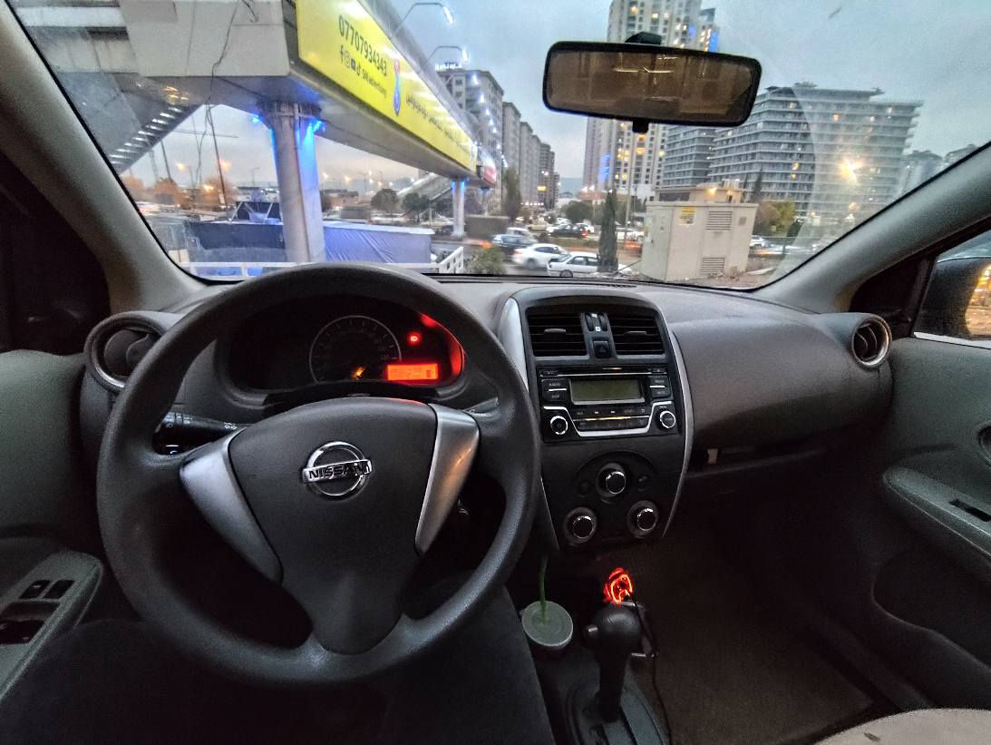 نیسان سەنی ٢٠١٩ 
مواسەفات گێر تۆماتیک ٢ جام کارەبا ئۆڤەر دڕایڤ 
پارچەی بۆیاخی نیە جەمپێکی بەسیتی دواوەی هەیە لەگەڵ تۆزێك وردە چاڵ لە سەقفەکەی تەرزە کوت نیە 
***********
*********** السليمانية, العراق
